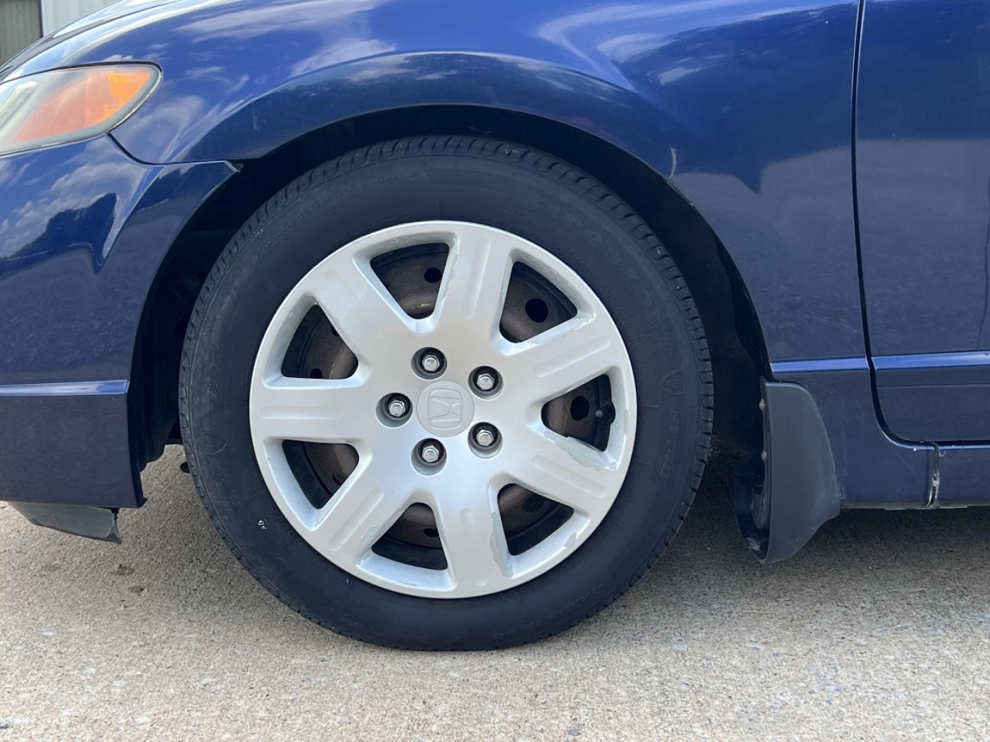 2008 BLUE /Gray Cloth Honda Civic LX (1HGFA16548L) with an 1.8L 4 Cyl. engine, Automatic transmission, located at 2990 Old Orchard Rd., Jackson, MO, 63755, 37.354214, -89.612106 - 2008 Honda Civic LX 183xxx miles Front Wheel Drive 1.8L 4 Cyl. Automatic Cruise Power Windows/Locks/Mirrors We have financing available and we accept trades! Fill out a credit application on our website or come by today! If you have any questions, give us a call at (573) 204-7777 or visit ou - Photo#27