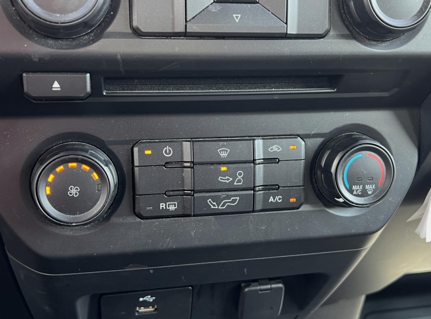 2018 WHITE /Gray Cloth Ford F-150 XL SuperCab 6.5-ft. Bed 2WD (1FTEX1EB7JK) with an 3.3L V6 engine, Automatic transmission, located at 506 S. Kingshighway, Cape Girardeau, MO, 63703, (573) 235-5000, 37.294994, -89.556206 - 2018 Ford F-150 XL 165xxx miles 4x4 3.3L V6 Automatic Backup Camera Bluetooth Cruise Power Windows/Locks/Mirrors We have financing available and we accept trades! Fill out a credit application on our website or come by today! If you have any questions, give us a call at (573) 235-5000 or v - Photo#28