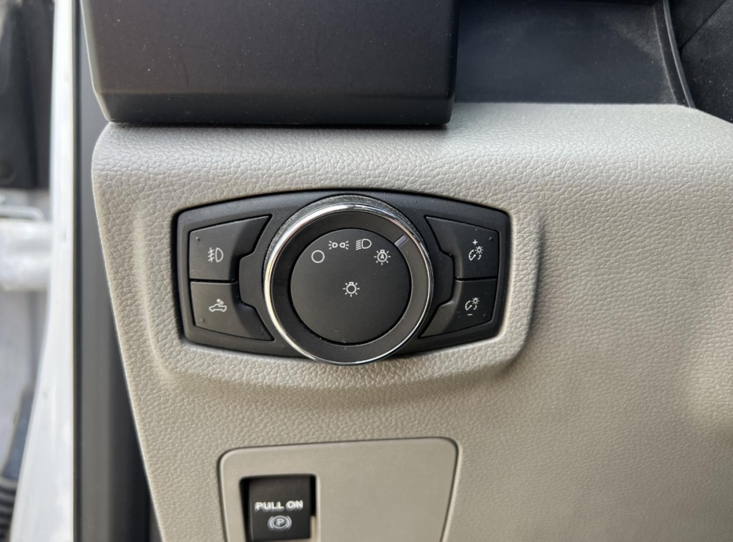 2018 WHITE /Gray Cloth Ford F-150 XL SuperCab 6.5-ft. Bed 2WD (1FTEX1EB7JK) with an 3.3L V6 engine, Automatic transmission, located at 506 S. Kingshighway, Cape Girardeau, MO, 63703, (573) 235-5000, 37.294994, -89.556206 - 2018 Ford F-150 XL 165xxx miles 4x4 3.3L V6 Automatic Backup Camera Bluetooth Cruise Power Windows/Locks/Mirrors We have financing available and we accept trades! Fill out a credit application on our website or come by today! If you have any questions, give us a call at (573) 235-5000 or v - Photo#32