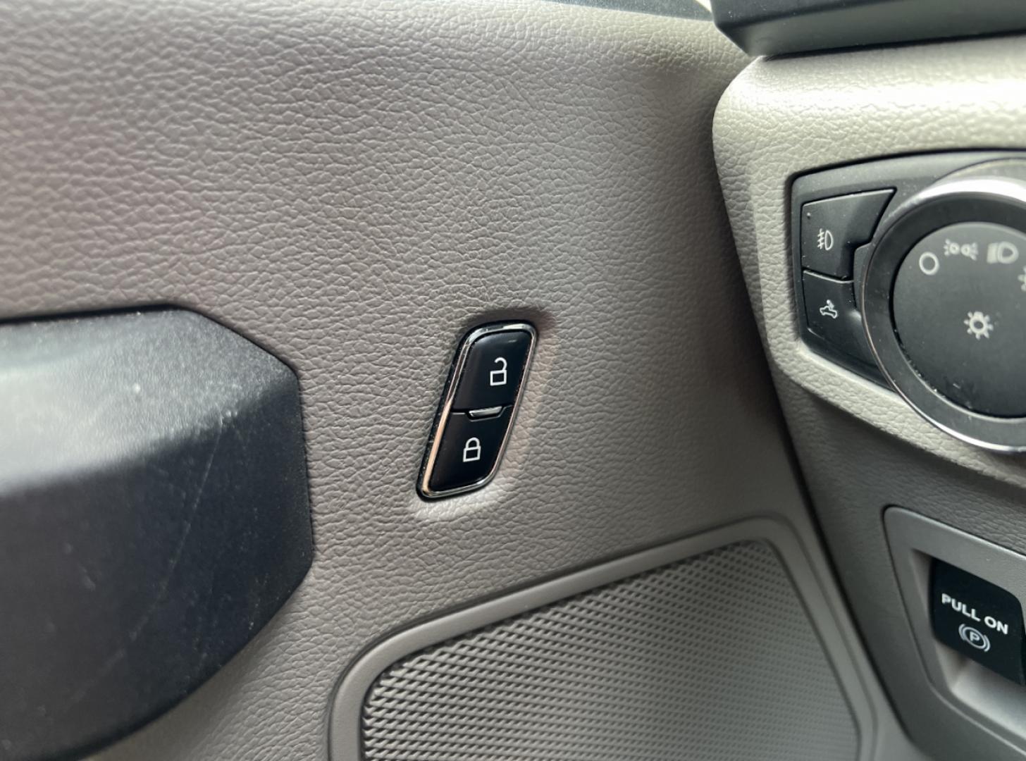 2018 WHITE /Gray Cloth Ford F-150 XL SuperCab 6.5-ft. Bed 2WD (1FTEX1EB7JK) with an 3.3L V6 engine, Automatic transmission, located at 506 S. Kingshighway, Cape Girardeau, MO, 63703, (573) 235-5000, 37.294994, -89.556206 - 2018 Ford F-150 XL 165xxx miles 4x4 3.3L V6 Automatic Backup Camera Bluetooth Cruise Power Windows/Locks/Mirrors We have financing available and we accept trades! Fill out a credit application on our website or come by today! If you have any questions, give us a call at (573) 235-5000 or v - Photo#31