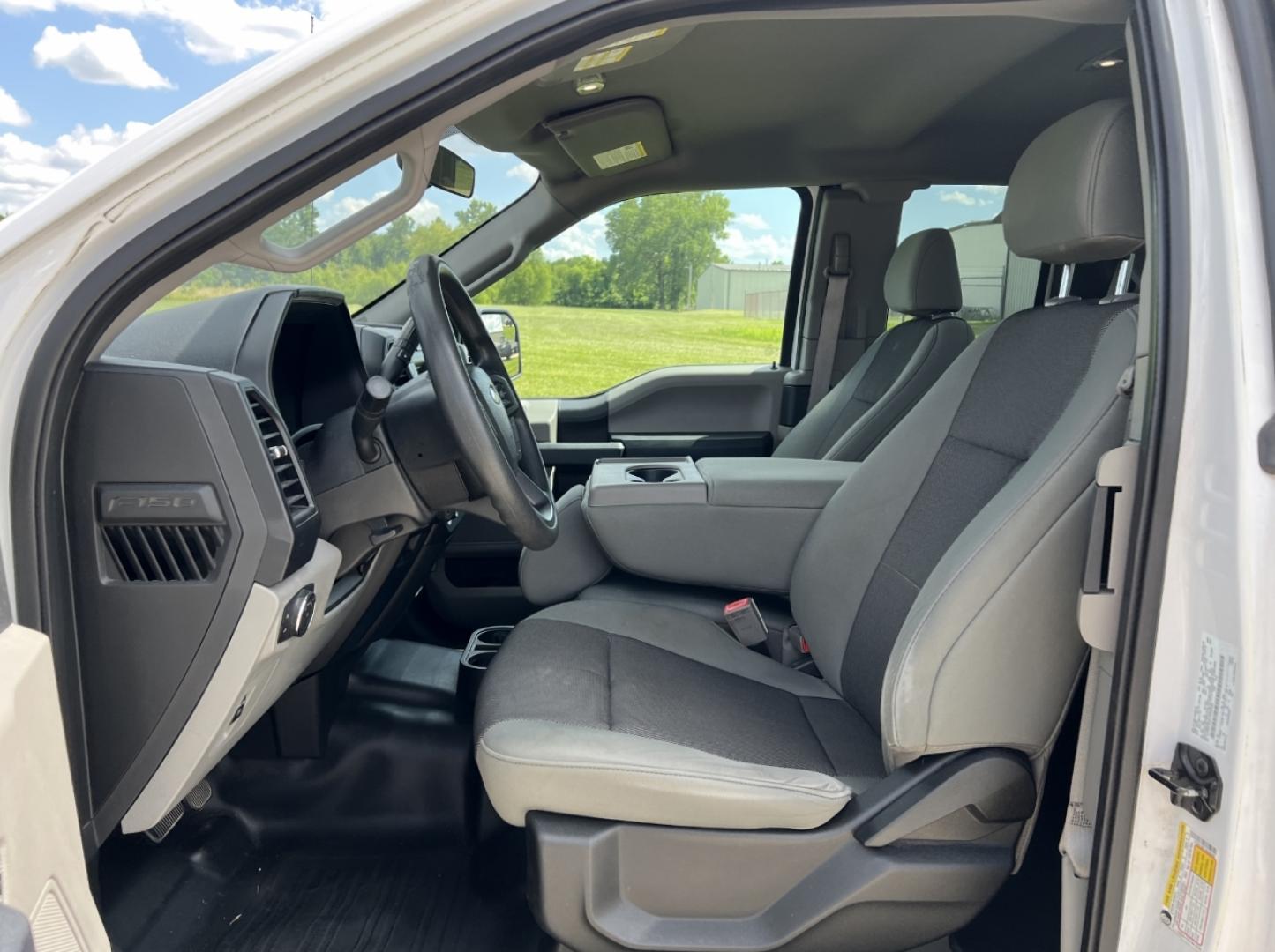 2018 WHITE /Gray Cloth Ford F-150 XL SuperCab 6.5-ft. Bed 2WD (1FTEX1EB7JK) with an 3.3L V6 engine, Automatic transmission, located at 506 S. Kingshighway, Cape Girardeau, MO, 63703, (573) 235-5000, 37.294994, -89.556206 - 2018 Ford F-150 XL 165xxx miles 4x4 3.3L V6 Automatic Backup Camera Bluetooth Cruise Power Windows/Locks/Mirrors We have financing available and we accept trades! Fill out a credit application on our website or come by today! If you have any questions, give us a call at (573) 235-5000 or v - Photo#12
