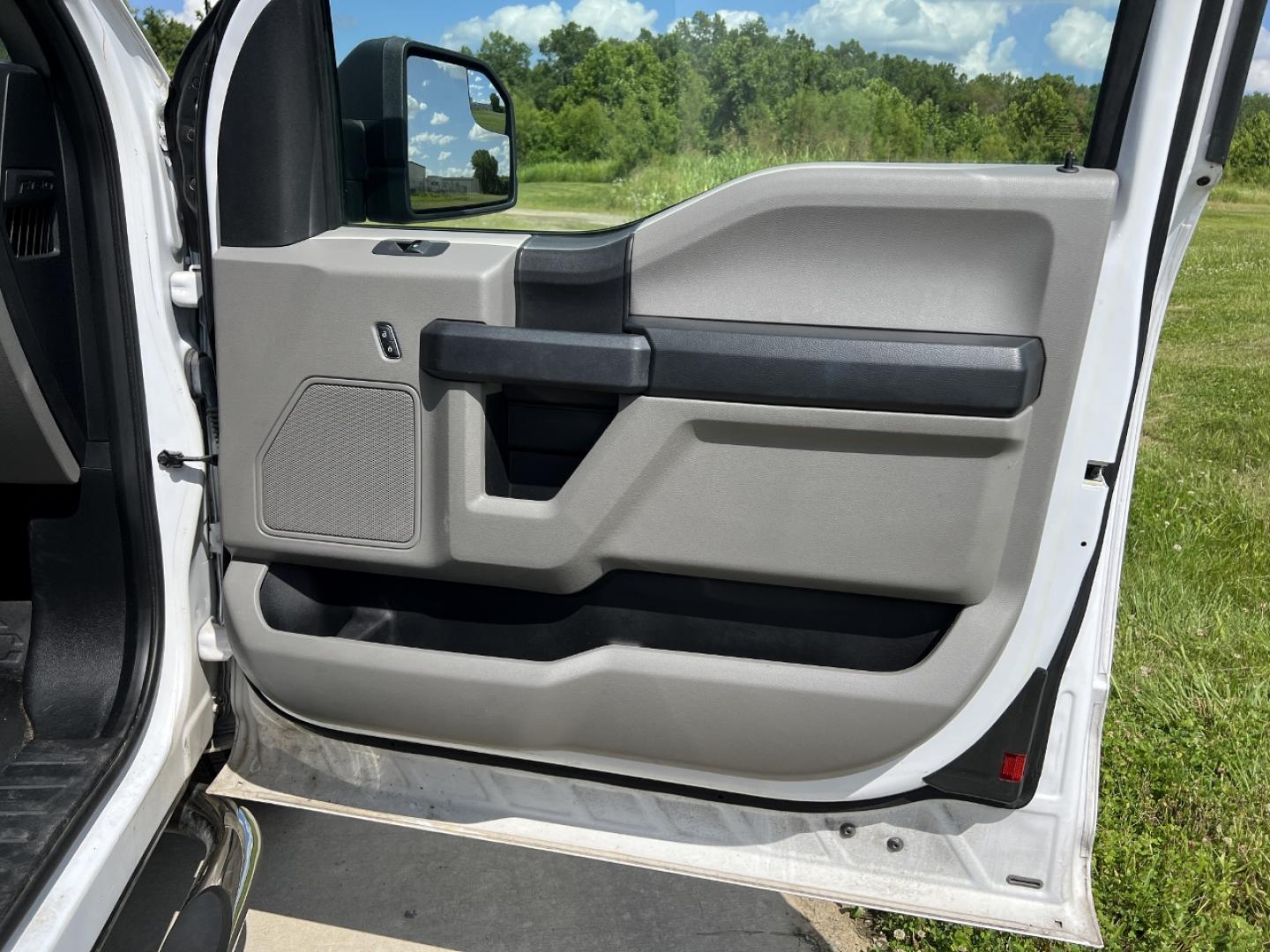 2018 WHITE /Gray Cloth Ford F-150 XL SuperCab 6.5-ft. Bed 2WD (1FTEX1EB7JK) with an 3.3L V6 engine, Automatic transmission, located at 506 S. Kingshighway, Cape Girardeau, MO, 63703, (573) 235-5000, 37.294994, -89.556206 - 2018 Ford F-150 XL 165xxx miles 4x4 3.3L V6 Automatic Backup Camera Bluetooth Cruise Power Windows/Locks/Mirrors We have financing available and we accept trades! Fill out a credit application on our website or come by today! If you have any questions, give us a call at (573) 235-5000 or v - Photo#13