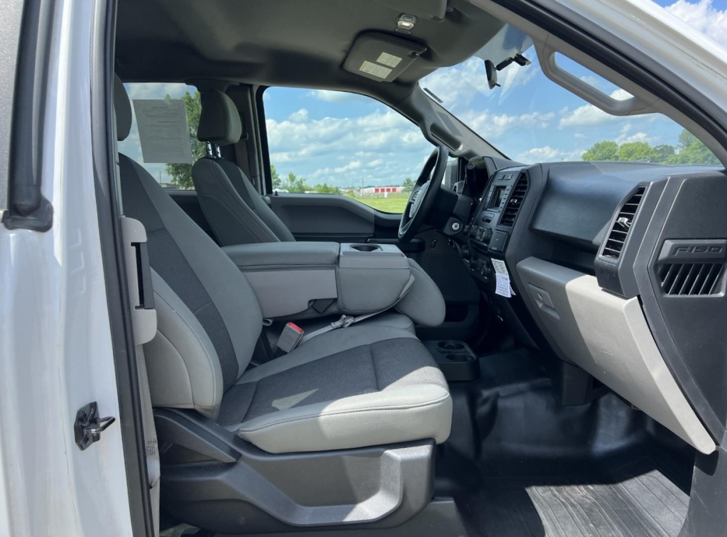 2018 WHITE /Gray Cloth Ford F-150 XL SuperCab 6.5-ft. Bed 2WD (1FTEX1EB7JK) with an 3.3L V6 engine, Automatic transmission, located at 506 S. Kingshighway, Cape Girardeau, MO, 63703, (573) 235-5000, 37.294994, -89.556206 - 2018 Ford F-150 XL 165xxx miles 4x4 3.3L V6 Automatic Backup Camera Bluetooth Cruise Power Windows/Locks/Mirrors We have financing available and we accept trades! Fill out a credit application on our website or come by today! If you have any questions, give us a call at (573) 235-5000 or v - Photo#14