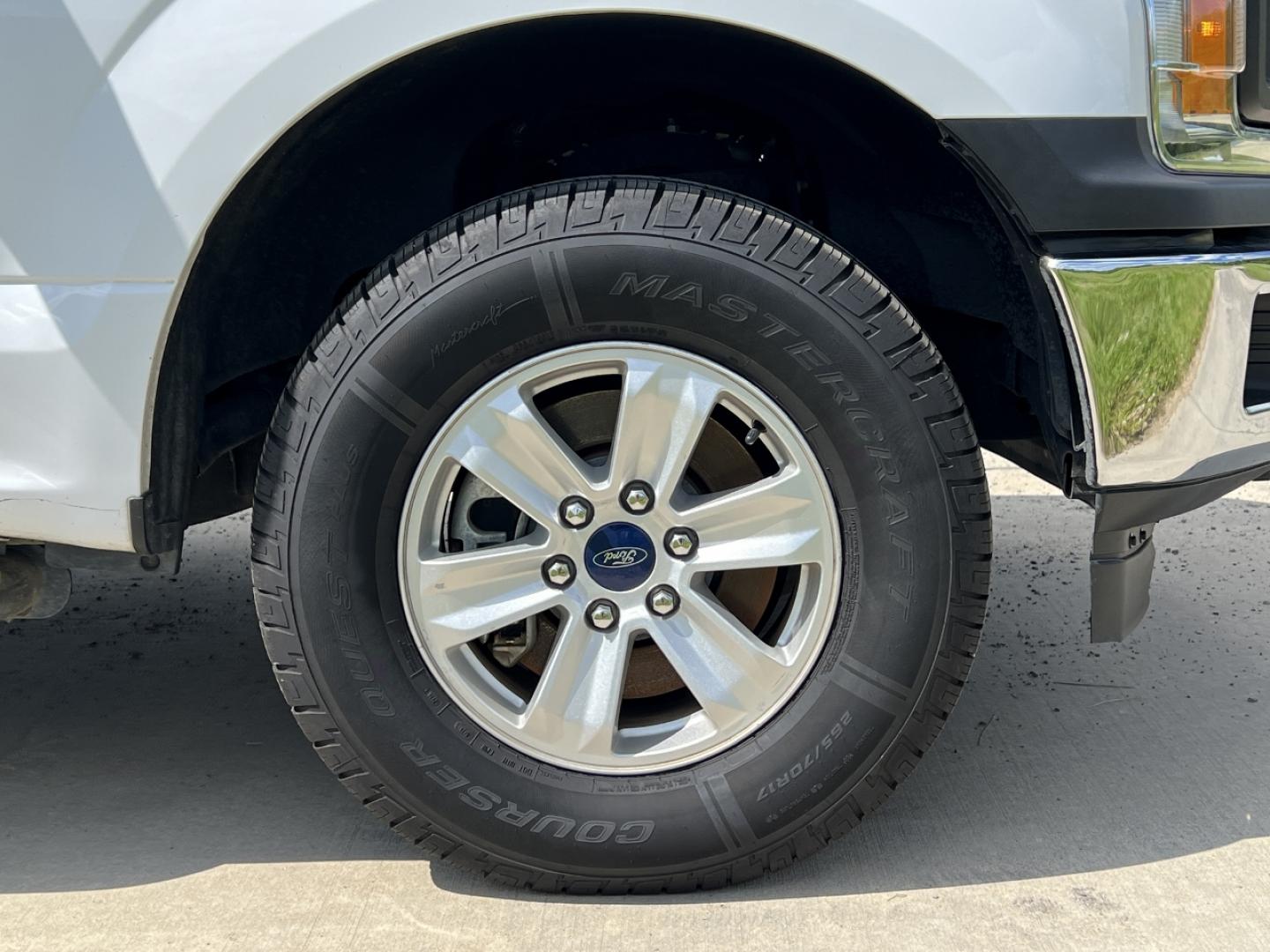 2018 WHITE /Gray Cloth Ford F-150 XL SuperCab 6.5-ft. Bed 2WD (1FTEX1EB7JK) with an 3.3L V6 engine, Automatic transmission, located at 506 S. Kingshighway, Cape Girardeau, MO, 63703, (573) 235-5000, 37.294994, -89.556206 - 2018 Ford F-150 XL 165xxx miles 4x4 3.3L V6 Automatic Backup Camera Bluetooth Cruise Power Windows/Locks/Mirrors We have financing available and we accept trades! Fill out a credit application on our website or come by today! If you have any questions, give us a call at (573) 235-5000 or v - Photo#39