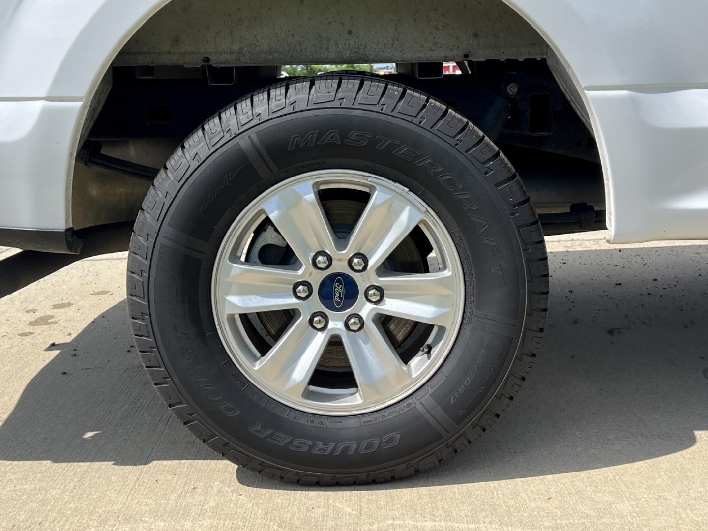 2018 WHITE /Gray Cloth Ford F-150 XL SuperCab 6.5-ft. Bed 2WD (1FTEX1EB7JK) with an 3.3L V6 engine, Automatic transmission, located at 506 S. Kingshighway, Cape Girardeau, MO, 63703, (573) 235-5000, 37.294994, -89.556206 - 2018 Ford F-150 XL 165xxx miles 4x4 3.3L V6 Automatic Backup Camera Bluetooth Cruise Power Windows/Locks/Mirrors We have financing available and we accept trades! Fill out a credit application on our website or come by today! If you have any questions, give us a call at (573) 235-5000 or v - Photo#38