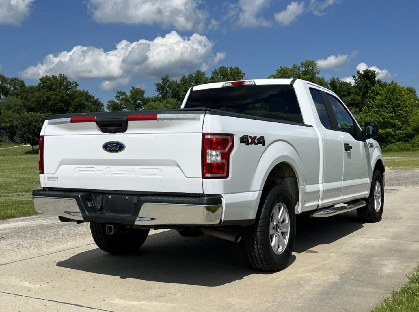 2018 WHITE /Gray Cloth Ford F-150 XL SuperCab 6.5-ft. Bed 2WD (1FTEX1EB7JK) with an 3.3L V6 engine, Automatic transmission, located at 506 S. Kingshighway, Cape Girardeau, MO, 63703, (573) 235-5000, 37.294994, -89.556206 - 2018 Ford F-150 XL 165xxx miles 4x4 3.3L V6 Automatic Backup Camera Bluetooth Cruise Power Windows/Locks/Mirrors We have financing available and we accept trades! Fill out a credit application on our website or come by today! If you have any questions, give us a call at (573) 235-5000 or v - Photo#7