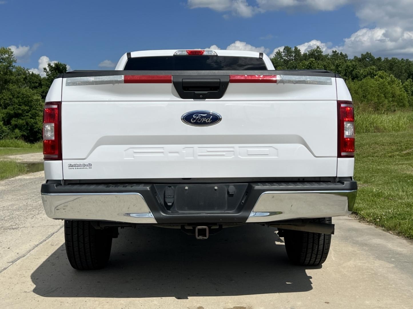 2018 WHITE /Gray Cloth Ford F-150 XL SuperCab 6.5-ft. Bed 2WD (1FTEX1EB7JK) with an 3.3L V6 engine, Automatic transmission, located at 506 S. Kingshighway, Cape Girardeau, MO, 63703, (573) 235-5000, 37.294994, -89.556206 - 2018 Ford F-150 XL 165xxx miles 4x4 3.3L V6 Automatic Backup Camera Bluetooth Cruise Power Windows/Locks/Mirrors We have financing available and we accept trades! Fill out a credit application on our website or come by today! If you have any questions, give us a call at (573) 235-5000 or v - Photo#9