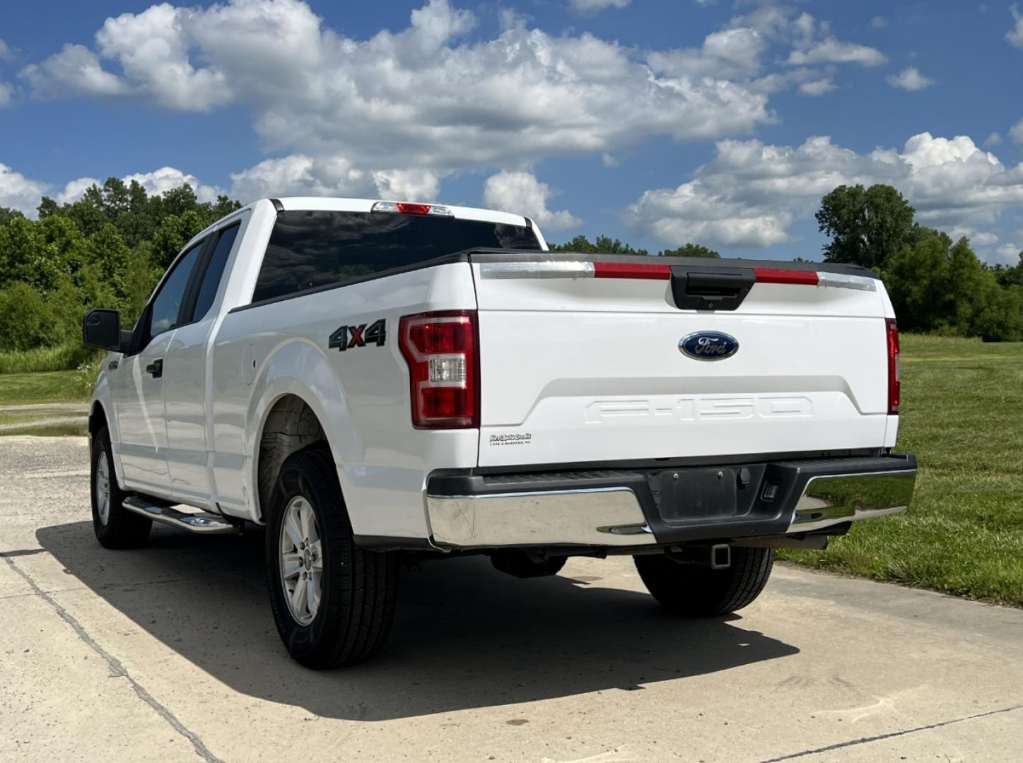 2018 WHITE /Gray Cloth Ford F-150 XL SuperCab 6.5-ft. Bed 2WD (1FTEX1EB7JK) with an 3.3L V6 engine, Automatic transmission, located at 506 S. Kingshighway, Cape Girardeau, MO, 63703, (573) 235-5000, 37.294994, -89.556206 - 2018 Ford F-150 XL 165xxx miles 4x4 3.3L V6 Automatic Backup Camera Bluetooth Cruise Power Windows/Locks/Mirrors We have financing available and we accept trades! Fill out a credit application on our website or come by today! If you have any questions, give us a call at (573) 235-5000 or v - Photo#8