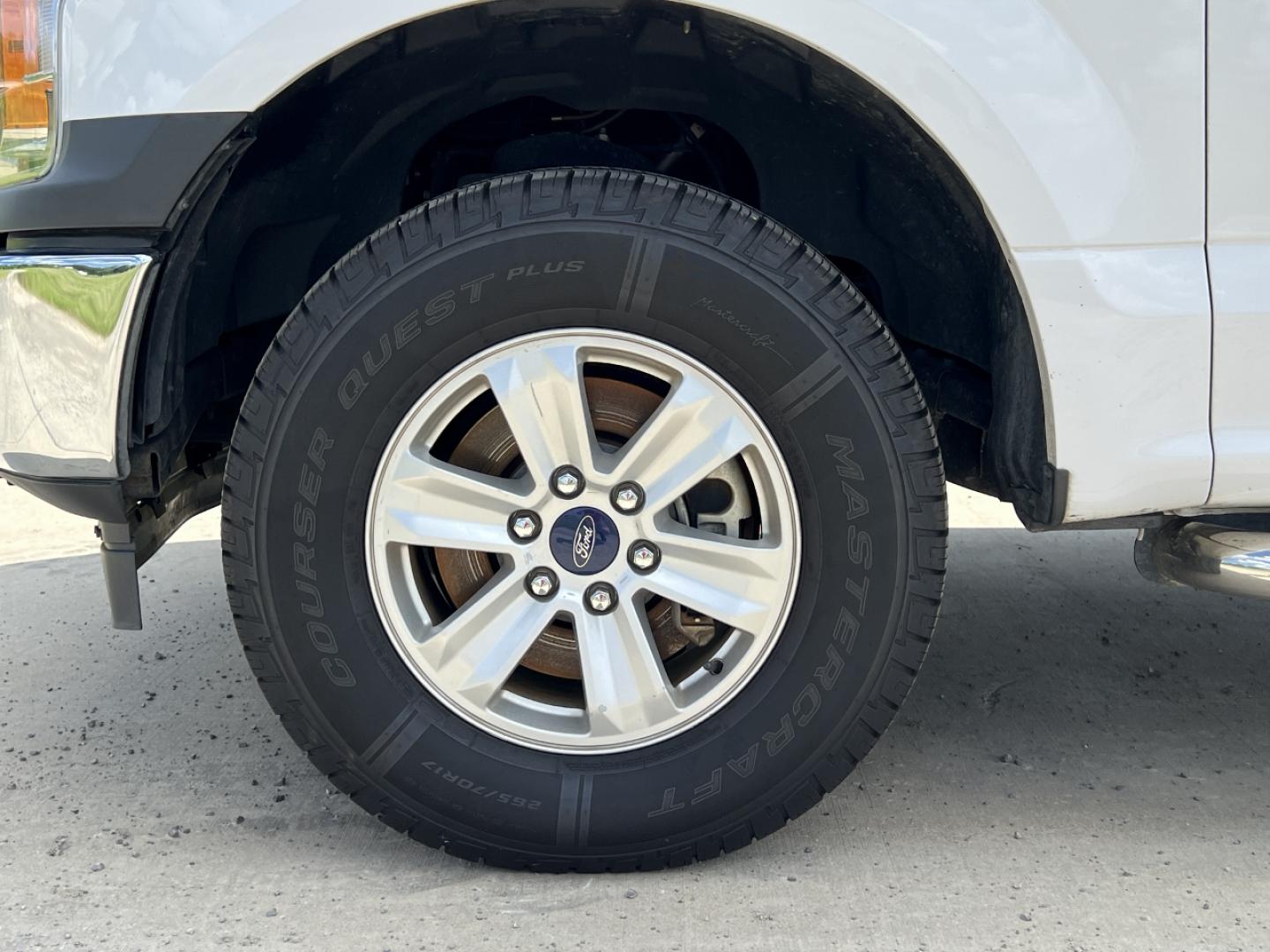 2018 WHITE /Gray Cloth Ford F-150 XL SuperCab 6.5-ft. Bed 2WD (1FTEX1EB7JK) with an 3.3L V6 engine, Automatic transmission, located at 506 S. Kingshighway, Cape Girardeau, MO, 63703, (573) 235-5000, 37.294994, -89.556206 - 2018 Ford F-150 XL 165xxx miles 4x4 3.3L V6 Automatic Backup Camera Bluetooth Cruise Power Windows/Locks/Mirrors We have financing available and we accept trades! Fill out a credit application on our website or come by today! If you have any questions, give us a call at (573) 235-5000 or v - Photo#35