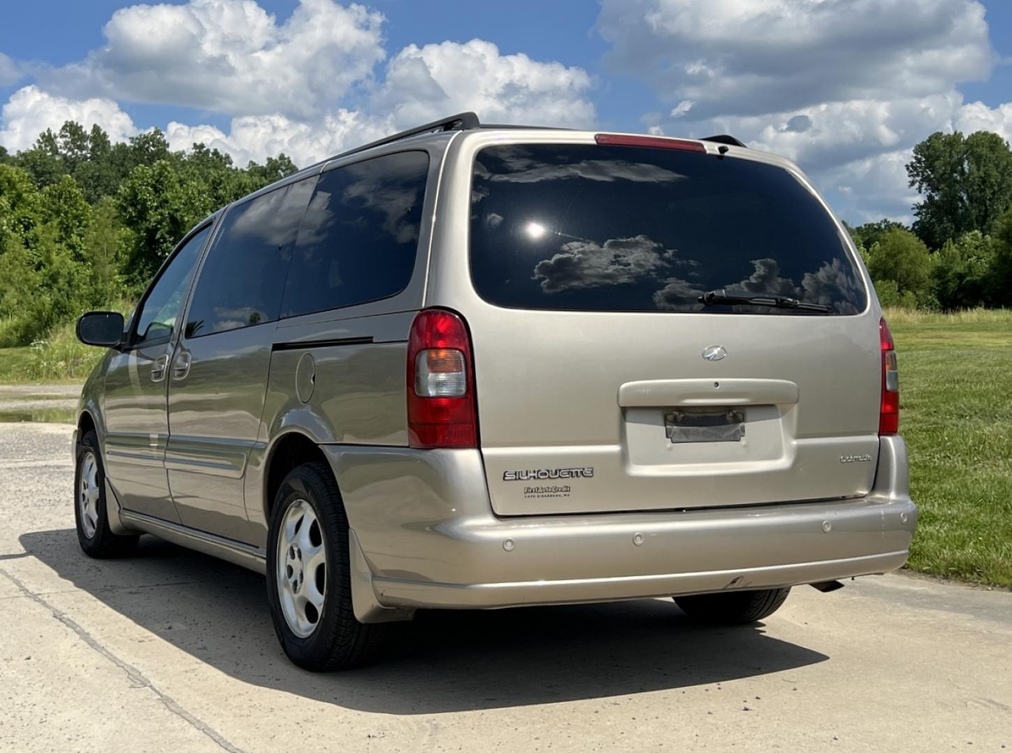 2002 GOLD /Tan Leather Oldsmobile Silhouette GL (1GHDX03E42D) with an 3.4L V6 engine, Automatic transmission, located at 506 S. Kingshighway, Cape Girardeau, MO, 63703, (573) 235-5000, 37.294994, -89.556206 - 2002 Oldsmobile Silhouette GL 139xxx miles Front Wheel Drive 3.4L V6 Automatic Leather 3rd Row Power/Heated Seats Cruise Power Windows/Locks/Mirrors We have financing available and we accept trades! Fill out a credit application on our website or come by today! If you have any questions, - Photo#8