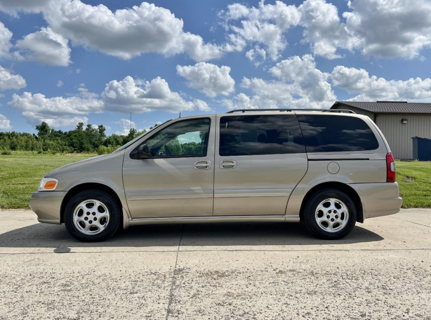 2002 GOLD /Tan Leather Oldsmobile Silhouette GL (1GHDX03E42D) with an 3.4L V6 engine, Automatic transmission, located at 506 S. Kingshighway, Cape Girardeau, MO, 63703, (573) 235-5000, 37.294994, -89.556206 - 2002 Oldsmobile Silhouette GL 139xxx miles Front Wheel Drive 3.4L V6 Automatic Leather 3rd Row Power/Heated Seats Cruise Power Windows/Locks/Mirrors We have financing available and we accept trades! Fill out a credit application on our website or come by today! If you have any questions, - Photo#5