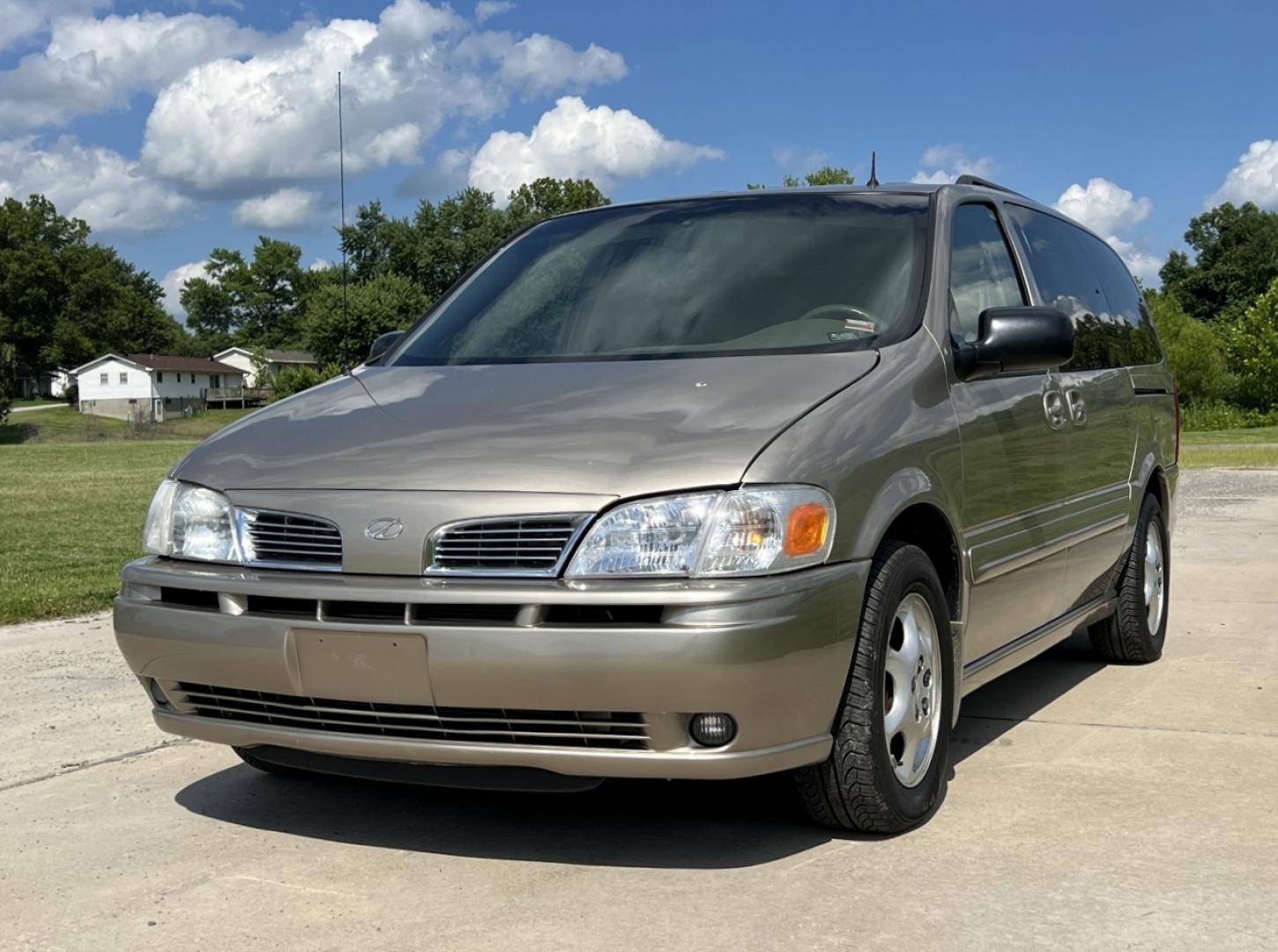 2002 GOLD /Tan Leather Oldsmobile Silhouette GL (1GHDX03E42D) with an 3.4L V6 engine, Automatic transmission, located at 506 S. Kingshighway, Cape Girardeau, MO, 63703, (573) 235-5000, 37.294994, -89.556206 - 2002 Oldsmobile Silhouette GL 139xxx miles Front Wheel Drive 3.4L V6 Automatic Leather 3rd Row Power/Heated Seats Cruise Power Windows/Locks/Mirrors We have financing available and we accept trades! Fill out a credit application on our website or come by today! If you have any questions, - Photo#4