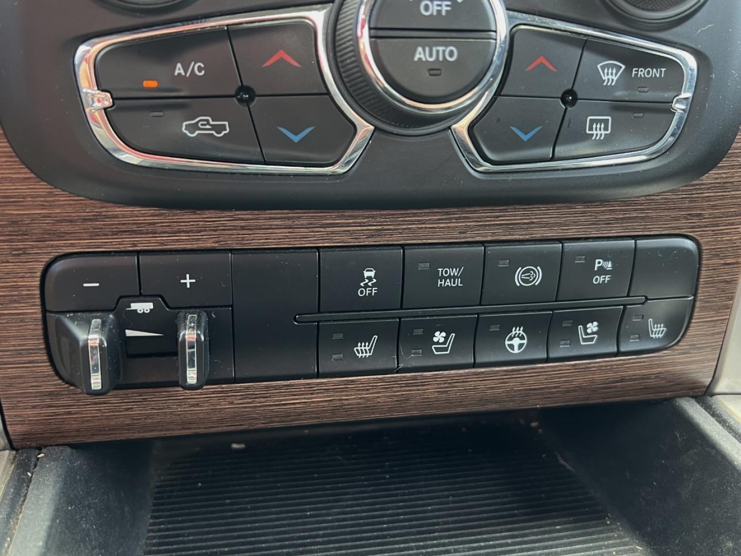 2014 BLACK /Black Leather RAM 2500 Laramie Crew Cab SWB 4WD (3C6UR5FL4EG) with an 6.7L I6 TURBO DIESEL engine, Automatic transmission, located at 506 S. Kingshighway, Cape Girardeau, MO, 63703, (573) 235-5000, 37.294994, -89.556206 - 2014 Ram 2500 Laramie 134xxx miles 4x4 6.7L I6 Turbo Diesel Automatic Leather Navigation Power/Heated/Cooled Seats Heated Rear Seats Heated Steering Wheel Backup Camera Bluetooth Remote Start Cruise Power Windows/Locks/Mirrors We have financing available and we accept trades! Fill out - Photo#29