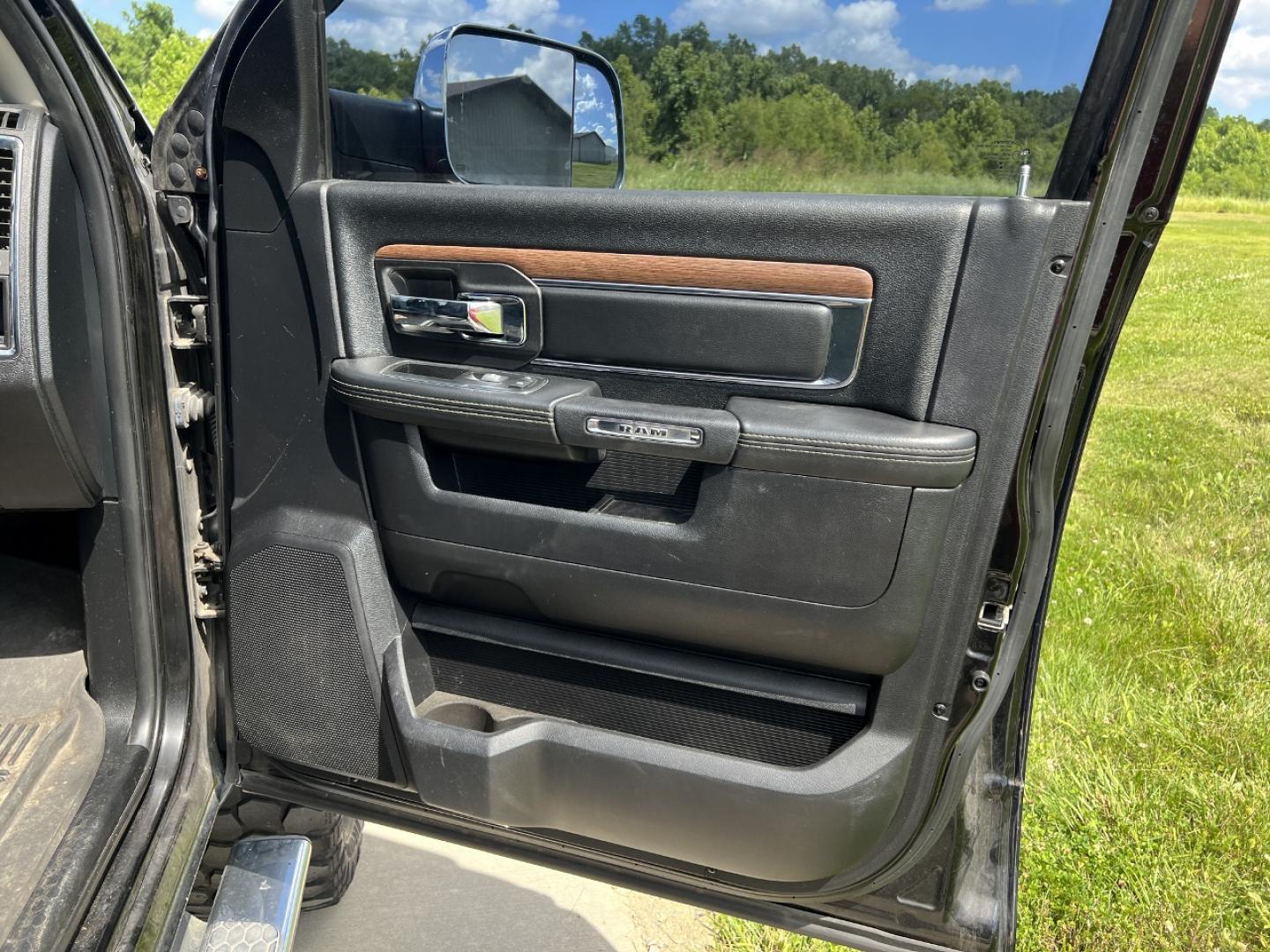 2014 BLACK /Black Leather RAM 2500 Laramie Crew Cab SWB 4WD (3C6UR5FL4EG) with an 6.7L I6 TURBO DIESEL engine, Automatic transmission, located at 506 S. Kingshighway, Cape Girardeau, MO, 63703, (573) 235-5000, 37.294994, -89.556206 - 2014 Ram 2500 Laramie 134xxx miles 4x4 6.7L I6 Turbo Diesel Automatic Leather Navigation Power/Heated/Cooled Seats Heated Rear Seats Heated Steering Wheel Backup Camera Bluetooth Remote Start Cruise Power Windows/Locks/Mirrors We have financing available and we accept trades! Fill out - Photo#18