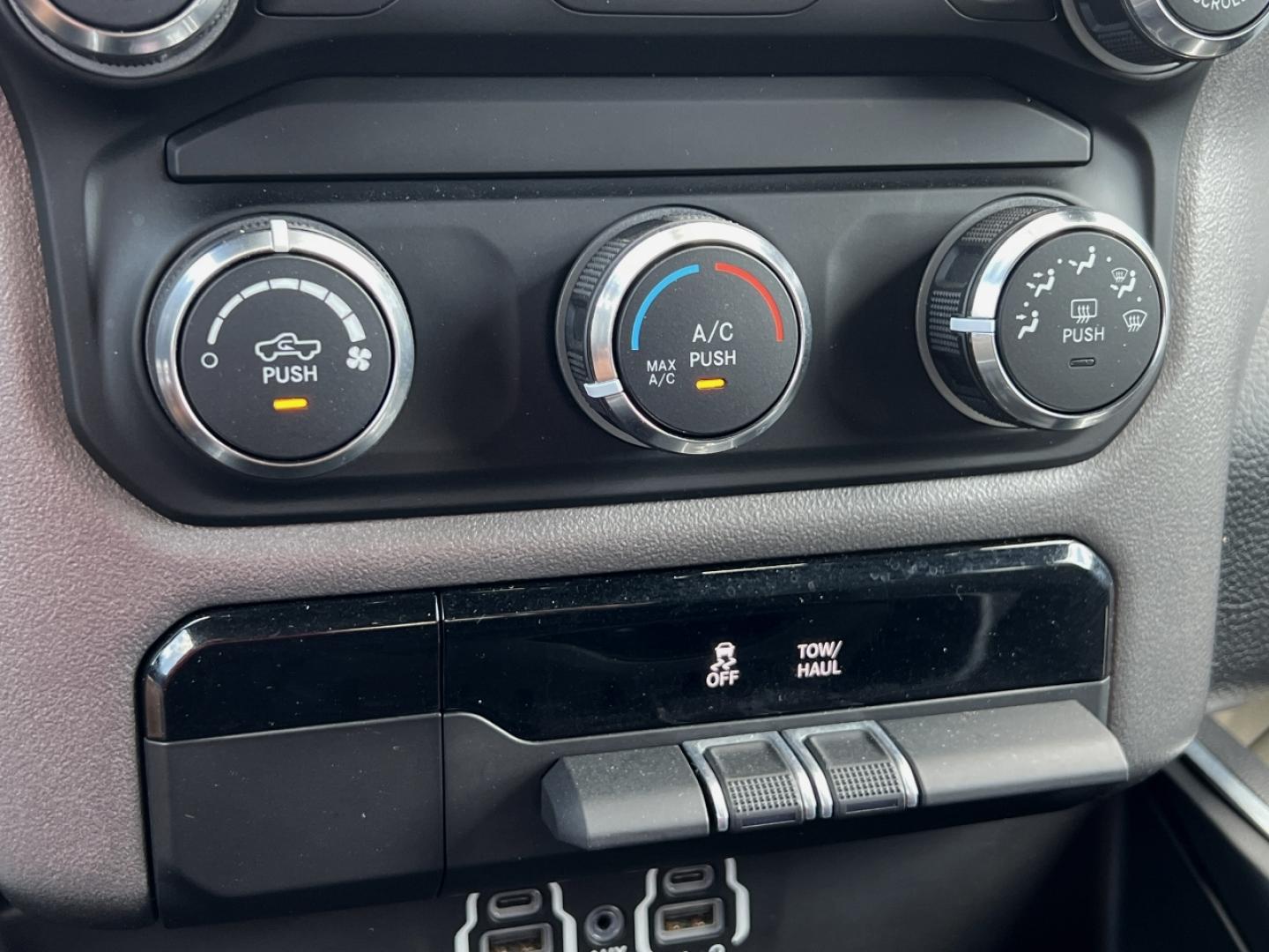 2020 BLACK /Gray Cloth RAM 1500 Big Horn Crew Cab SWB 4WD (1C6SRFFT3LN) with an 5.7L V8 engine, Automatic transmission, located at 506 S. Kingshighway, Cape Girardeau, MO, 63703, (573) 235-5000, 37.294994, -89.556206 - 2020 Ram 1500 Big Horn Only 43xxx miles 4x4 5.7L V8 Automatic Backup Camera Power Driver Seat Bluetooth Remote Start Cruise Power Windows/Locks/Mirrors We have financing available and we accept trades! Fill out a credit application on our website or come by today! If you have any questio - Photo#25