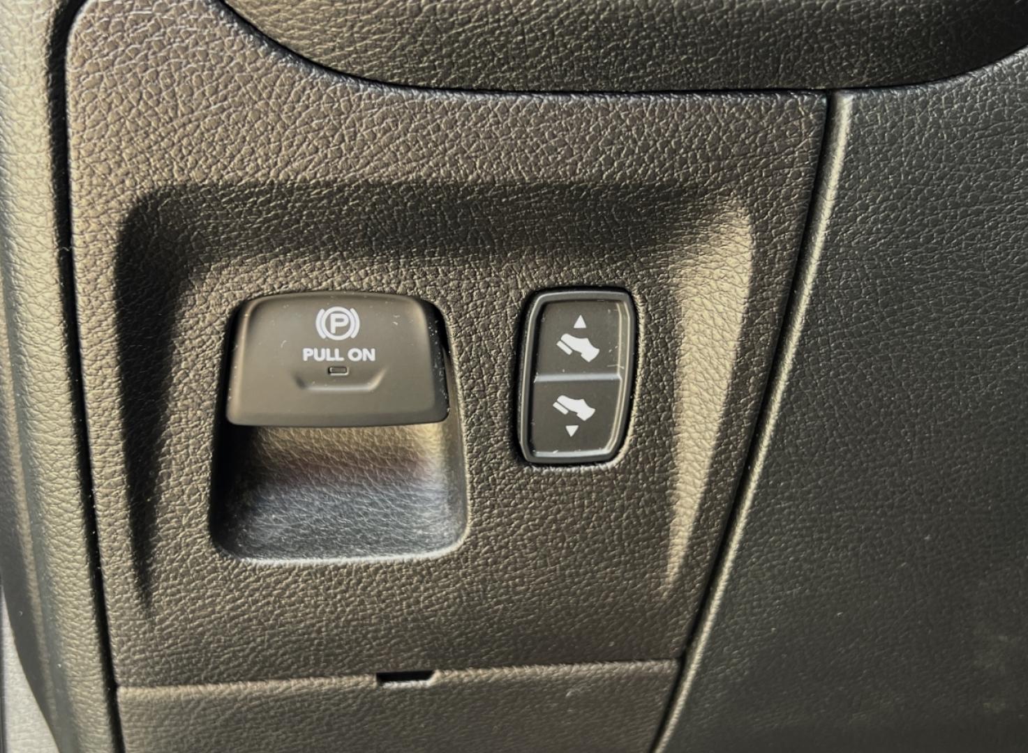 2020 BLACK /Gray Cloth RAM 1500 Big Horn Crew Cab SWB 4WD (1C6SRFFT3LN) with an 5.7L V8 engine, Automatic transmission, located at 506 S. Kingshighway, Cape Girardeau, MO, 63703, (573) 235-5000, 37.294994, -89.556206 - 2020 Ram 1500 Big Horn Only 43xxx miles 4x4 5.7L V8 Automatic Backup Camera Power Driver Seat Bluetooth Remote Start Cruise Power Windows/Locks/Mirrors We have financing available and we accept trades! Fill out a credit application on our website or come by today! If you have any questio - Photo#31