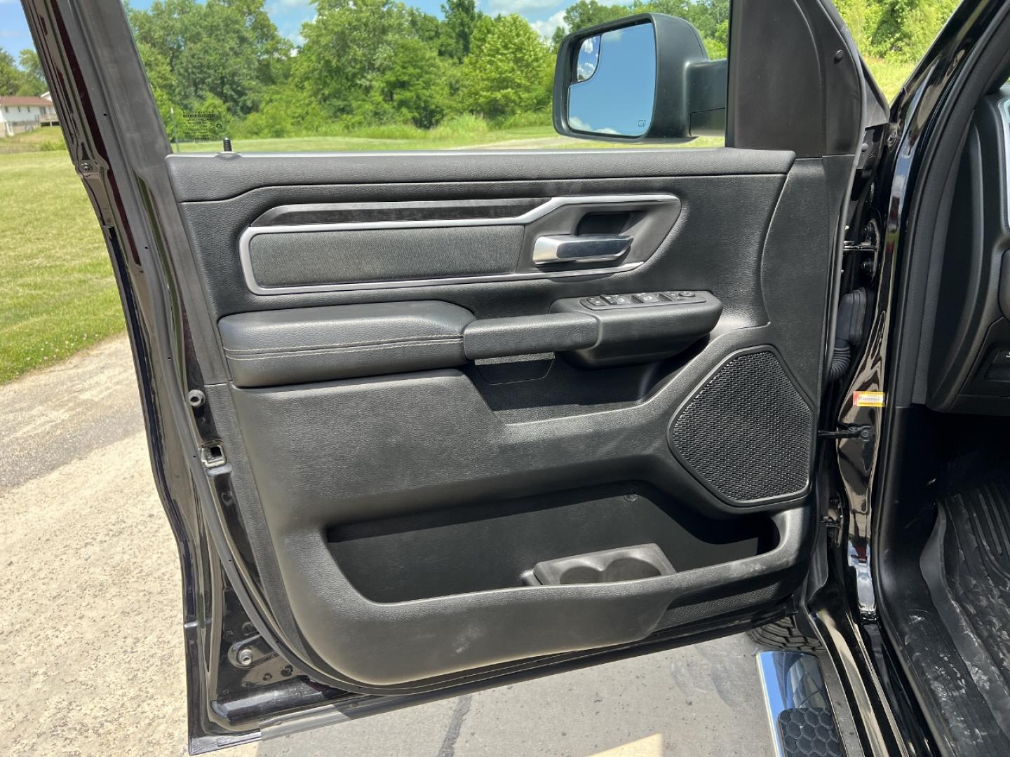 2020 BLACK /Gray Cloth RAM 1500 Big Horn Crew Cab SWB 4WD (1C6SRFFT3LN) with an 5.7L V8 engine, Automatic transmission, located at 506 S. Kingshighway, Cape Girardeau, MO, 63703, (573) 235-5000, 37.294994, -89.556206 - 2020 Ram 1500 Big Horn Only 43xxx miles 4x4 5.7L V8 Automatic Backup Camera Power Driver Seat Bluetooth Remote Start Cruise Power Windows/Locks/Mirrors We have financing available and we accept trades! Fill out a credit application on our website or come by today! If you have any questio - Photo#12