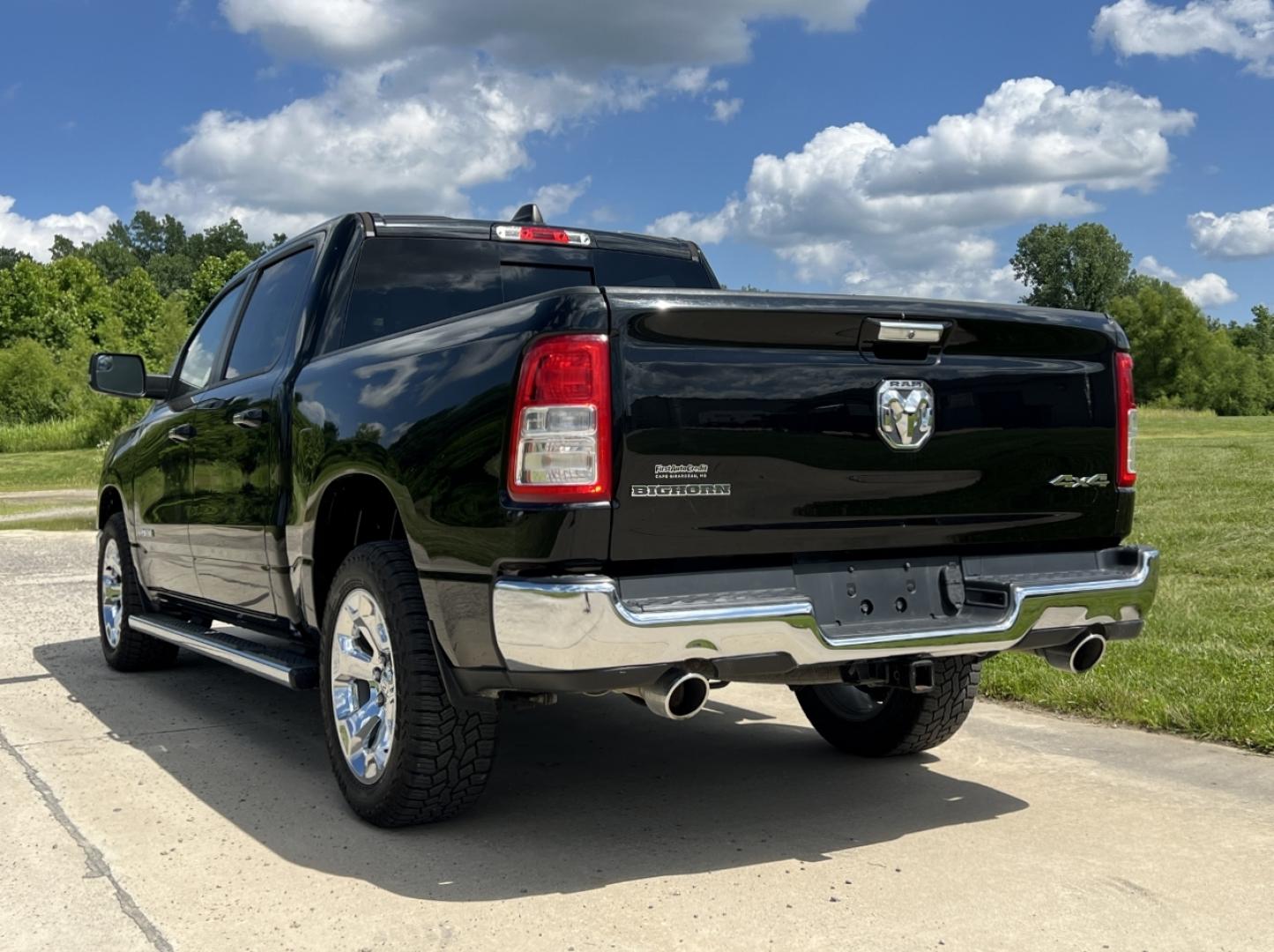 2020 BLACK /Gray Cloth RAM 1500 Big Horn Crew Cab SWB 4WD (1C6SRFFT3LN) with an 5.7L V8 engine, Automatic transmission, located at 506 S. Kingshighway, Cape Girardeau, MO, 63703, (573) 235-5000, 37.294994, -89.556206 - 2020 Ram 1500 Big Horn Only 43xxx miles 4x4 5.7L V8 Automatic Backup Camera Power Driver Seat Bluetooth Remote Start Cruise Power Windows/Locks/Mirrors We have financing available and we accept trades! Fill out a credit application on our website or come by today! If you have any questio - Photo#9