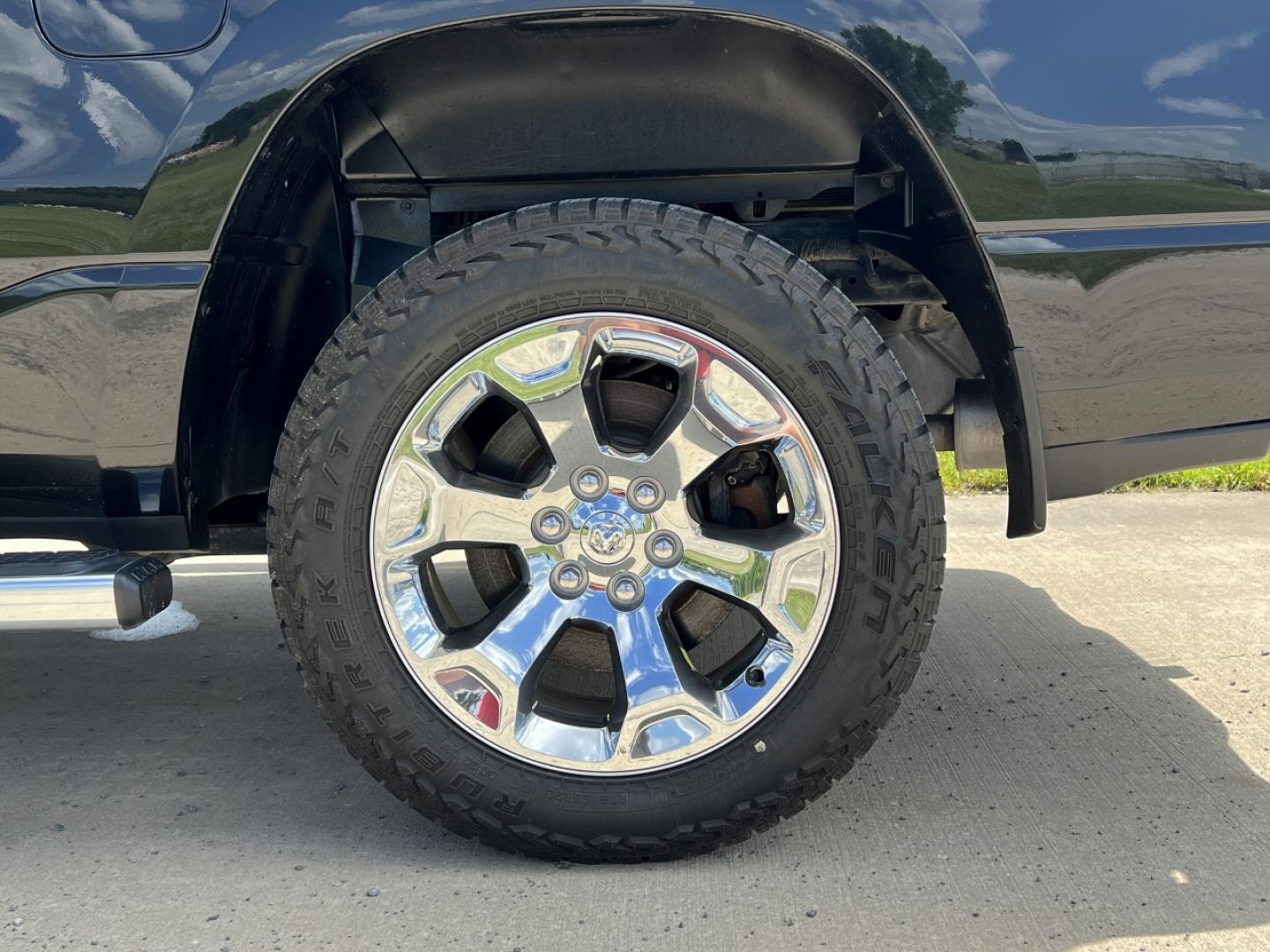 2020 BLACK /Gray Cloth RAM 1500 Big Horn Crew Cab SWB 4WD (1C6SRFFT3LN) with an 5.7L V8 engine, Automatic transmission, located at 506 S. Kingshighway, Cape Girardeau, MO, 63703, (573) 235-5000, 37.294994, -89.556206 - 2020 Ram 1500 Big Horn Only 43xxx miles 4x4 5.7L V8 Automatic Backup Camera Power Driver Seat Bluetooth Remote Start Cruise Power Windows/Locks/Mirrors We have financing available and we accept trades! Fill out a credit application on our website or come by today! If you have any questio - Photo#36