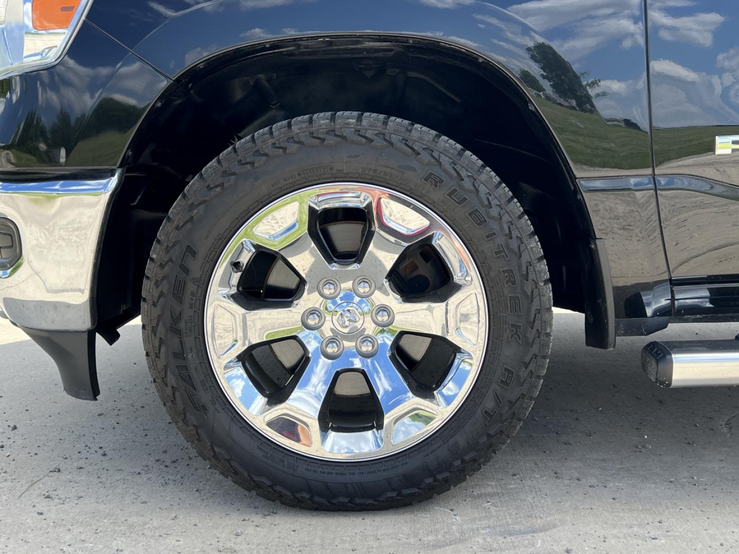 2020 BLACK /Gray Cloth RAM 1500 Big Horn Crew Cab SWB 4WD (1C6SRFFT3LN) with an 5.7L V8 engine, Automatic transmission, located at 506 S. Kingshighway, Cape Girardeau, MO, 63703, (573) 235-5000, 37.294994, -89.556206 - 2020 Ram 1500 Big Horn Only 43xxx miles 4x4 5.7L V8 Automatic Backup Camera Power Driver Seat Bluetooth Remote Start Cruise Power Windows/Locks/Mirrors We have financing available and we accept trades! Fill out a credit application on our website or come by today! If you have any questio - Photo#34