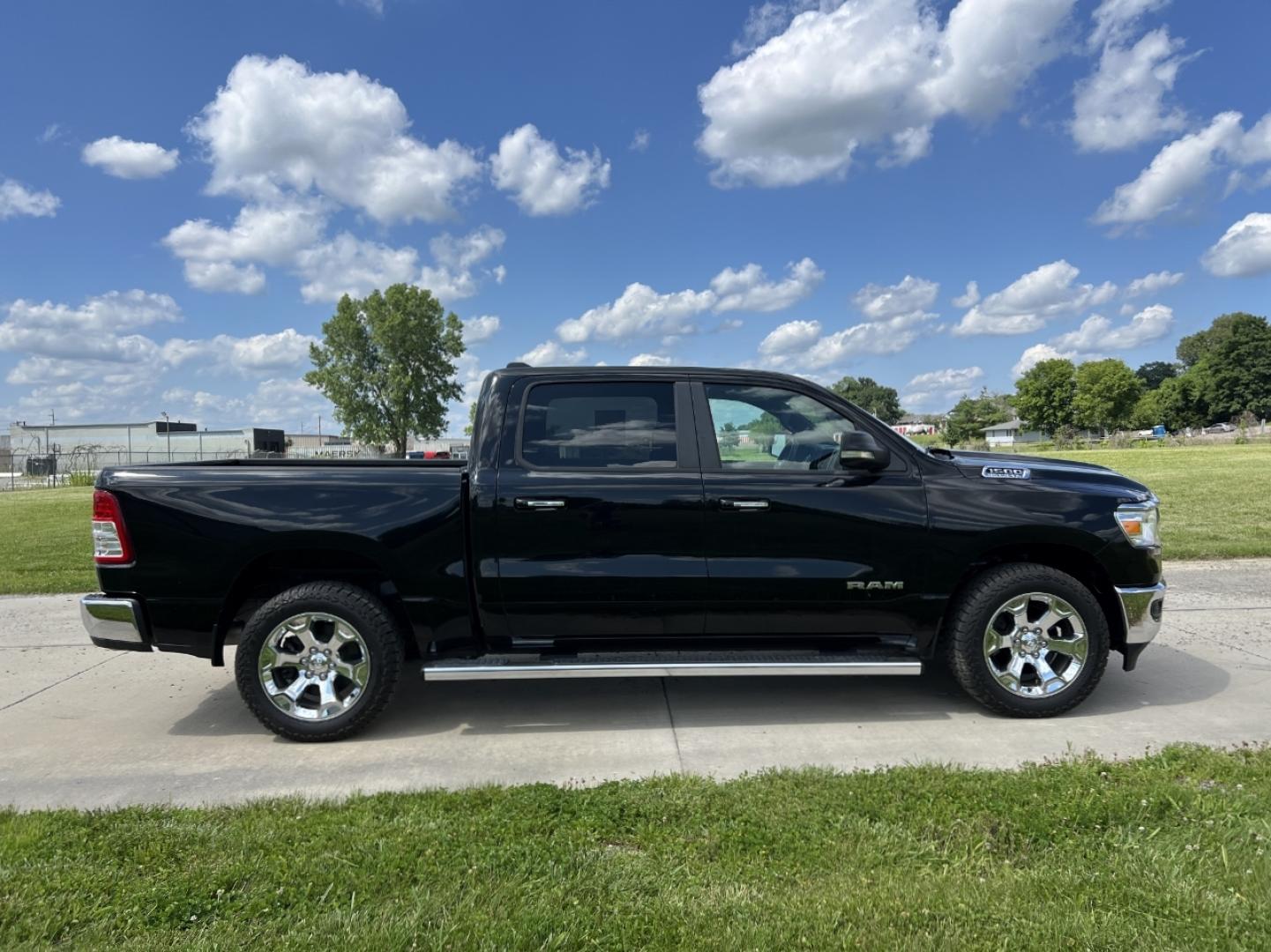 2020 BLACK /Gray Cloth RAM 1500 Big Horn Crew Cab SWB 4WD (1C6SRFFT3LN) with an 5.7L V8 engine, Automatic transmission, located at 506 S. Kingshighway, Cape Girardeau, MO, 63703, (573) 235-5000, 37.294994, -89.556206 - 2020 Ram 1500 Big Horn Only 43xxx miles 4x4 5.7L V8 Automatic Backup Camera Power Driver Seat Bluetooth Remote Start Cruise Power Windows/Locks/Mirrors We have financing available and we accept trades! Fill out a credit application on our website or come by today! If you have any questio - Photo#7