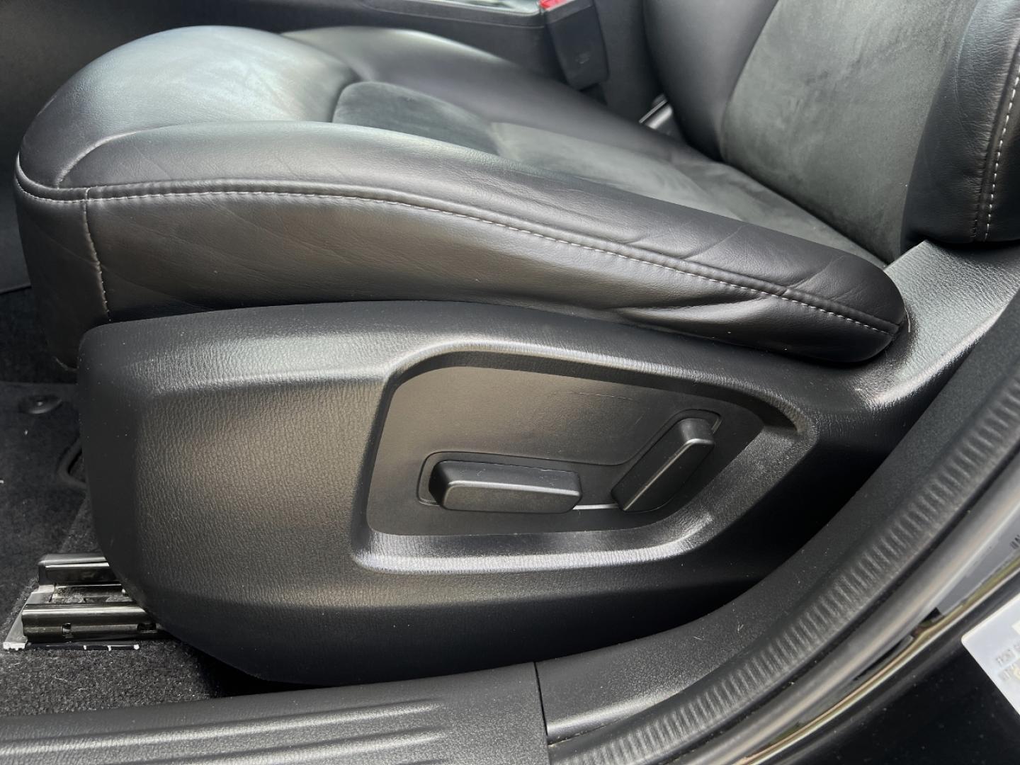 2018 BLACK /Black Mazda CX-5 Touring (JM3KFACM2J1) with an 2.5L 4 Cyl. engine, Automatic transmission, located at 506 S. Kingshighway, Cape Girardeau, MO, 63703, (573) 235-5000, 37.294994, -89.556206 - 2018 Mazda CX-5 Touring Only 38xxx miles Front Wheel Drive 2.5L 4 Cyl. Automatic Backup Camera Power Driver Seat Heated Seats Sunroof Bluetooth Cruise Power Windows/Locks/Mirrors We have financing available and we accept trades! Fill out a credit application on our website or come by tod - Photo#5