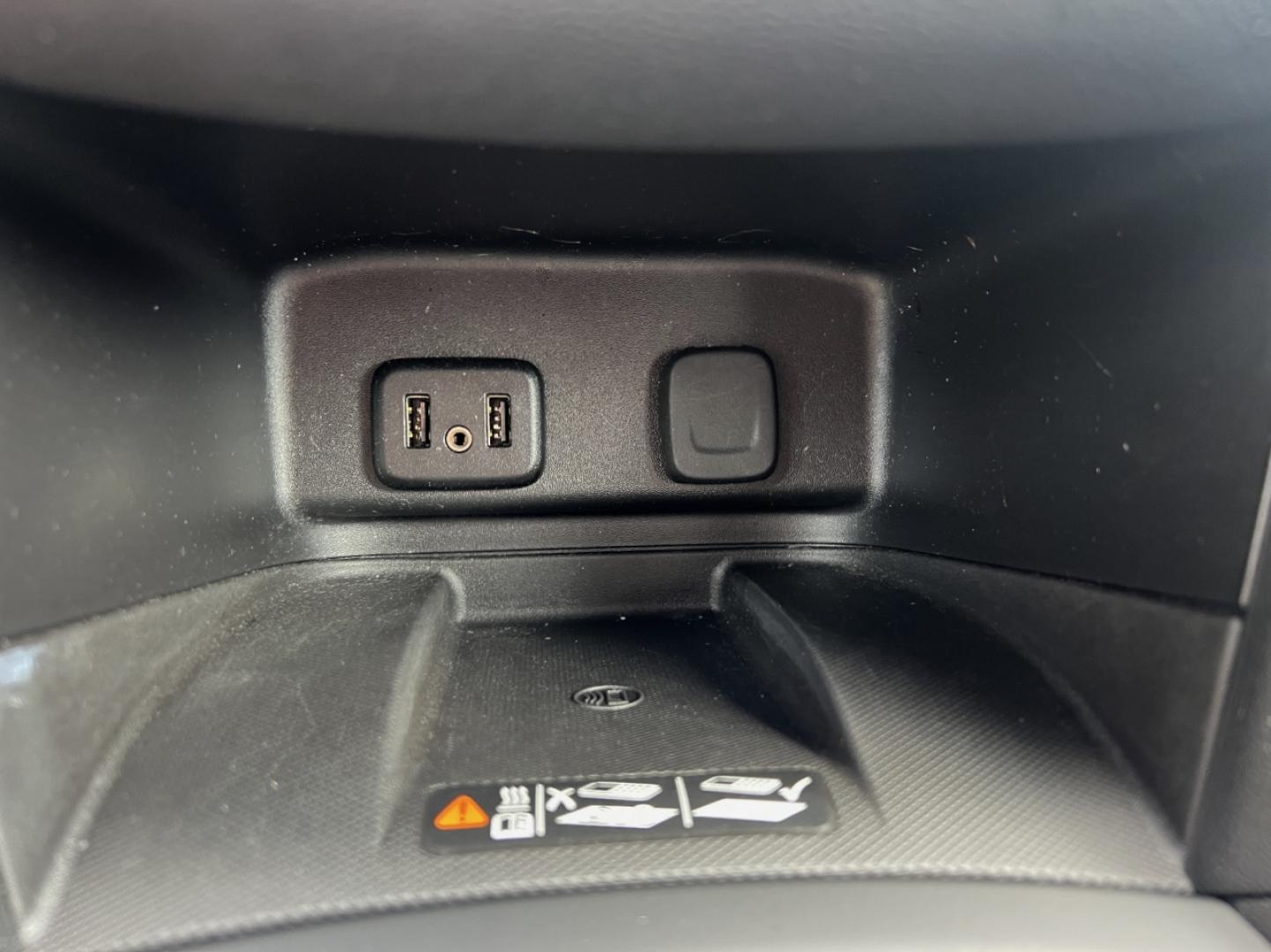 2018 WHITE /Black Leather Chevrolet Equinox Premier (2GNAXNEX4J6) with an 2.0L 4 Cyl. Hybrid engine, Automatic transmission, located at 506 S. Kingshighway, Cape Girardeau, MO, 63703, (573) 235-5000, 37.294994, -89.556206 - 2018 Chevrolet Equinox Premier 99xxx miles Front Wheel Drive 2.0L 4 Cyl. Automatic Leather Power/Heated/Cooled Seats Heated Rear Seats Heated Steering Wheel Backup Camera Bluetooth Remote Start Cruise Power Windows/Locks/Mirrors We have financing available and we accept trades! Fill ou - Photo#29