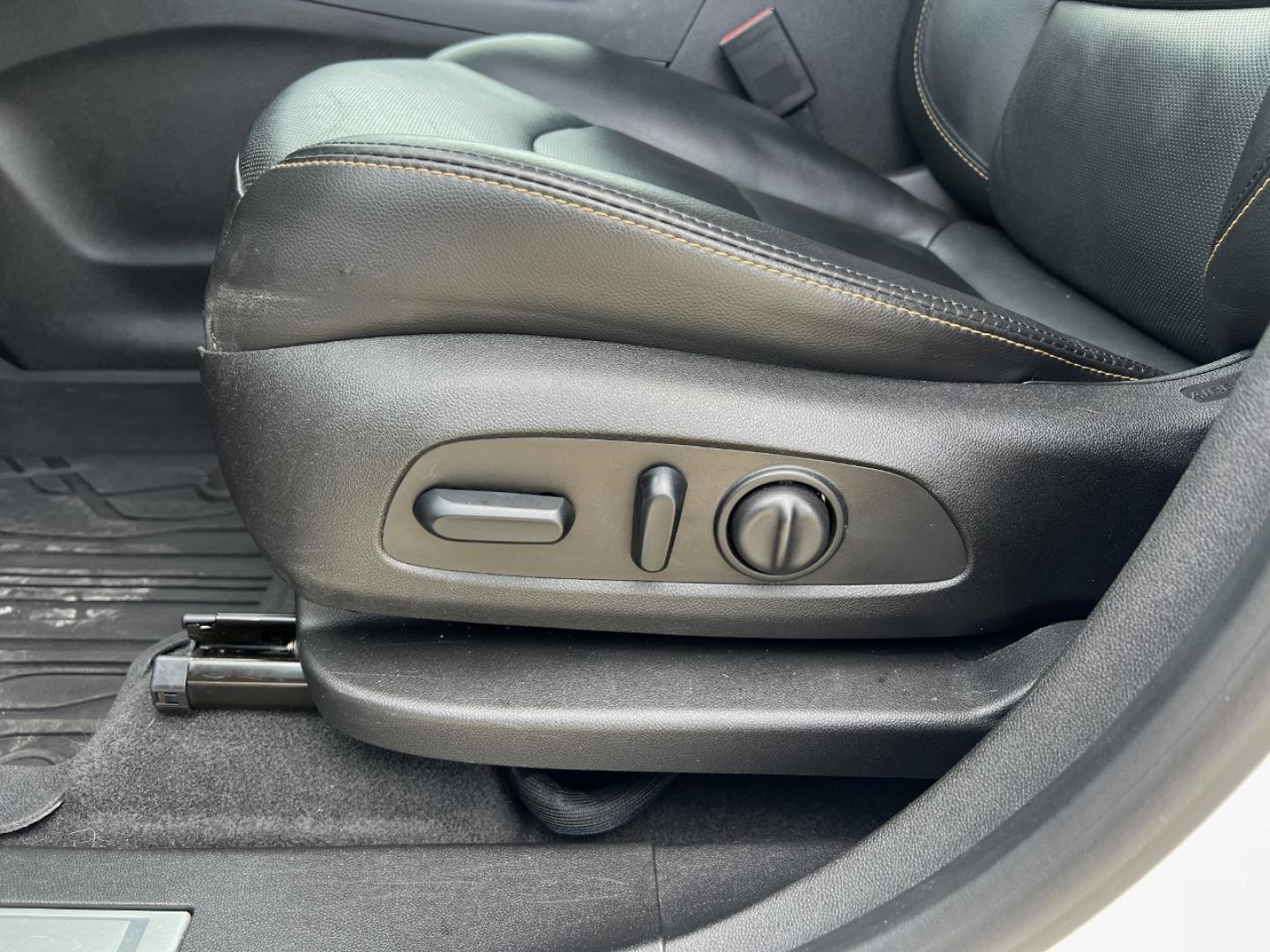 2018 WHITE /Black Leather Chevrolet Equinox Premier (2GNAXNEX4J6) with an 2.0L 4 Cyl. Hybrid engine, Automatic transmission, located at 506 S. Kingshighway, Cape Girardeau, MO, 63703, (573) 235-5000, 37.294994, -89.556206 - 2018 Chevrolet Equinox Premier 99xxx miles Front Wheel Drive 2.0L 4 Cyl. Automatic Leather Power/Heated/Cooled Seats Heated Rear Seats Heated Steering Wheel Backup Camera Bluetooth Remote Start Cruise Power Windows/Locks/Mirrors We have financing available and we accept trades! Fill ou - Photo#4