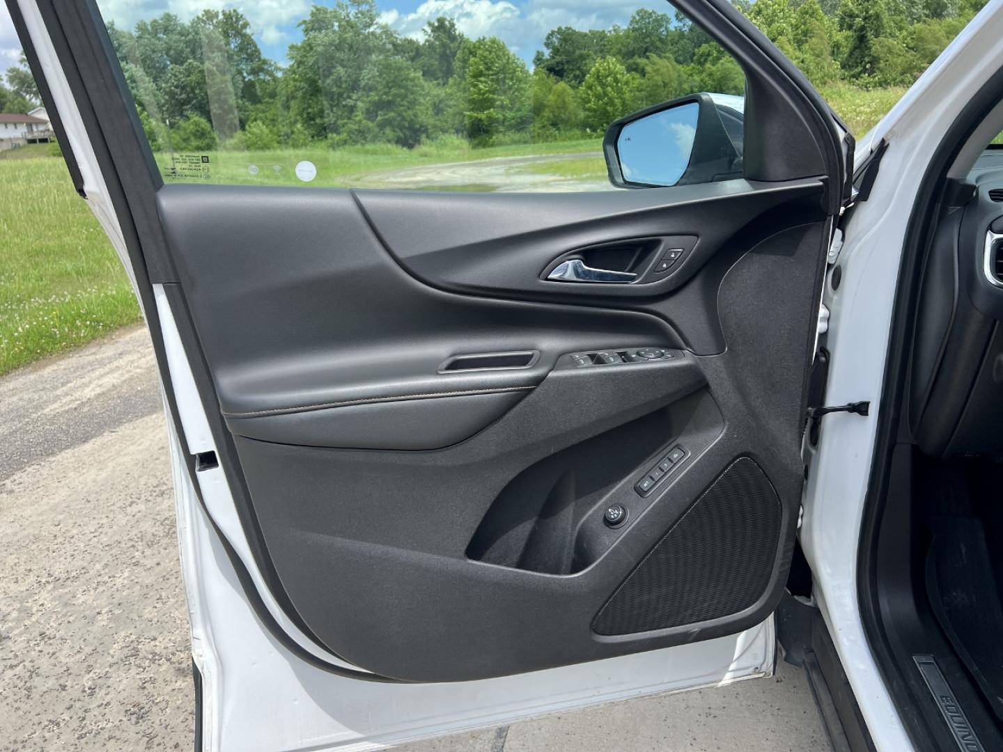 2018 WHITE /Black Leather Chevrolet Equinox Premier (2GNAXNEX4J6) with an 2.0L 4 Cyl. Hybrid engine, Automatic transmission, located at 506 S. Kingshighway, Cape Girardeau, MO, 63703, (573) 235-5000, 37.294994, -89.556206 - 2018 Chevrolet Equinox Premier 99xxx miles Front Wheel Drive 2.0L 4 Cyl. Automatic Leather Power/Heated/Cooled Seats Heated Rear Seats Heated Steering Wheel Backup Camera Bluetooth Remote Start Cruise Power Windows/Locks/Mirrors We have financing available and we accept trades! Fill ou - Photo#14