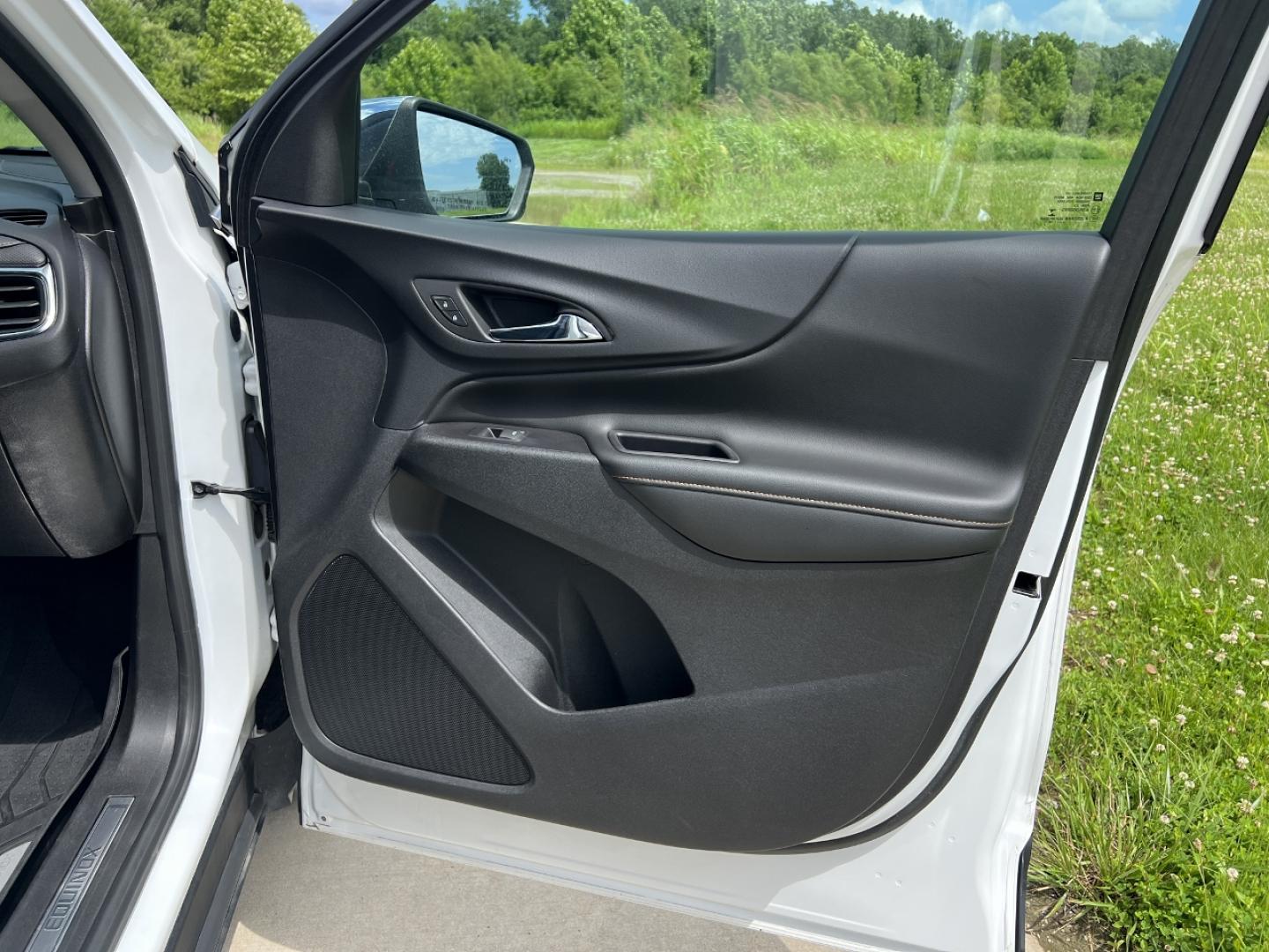 2018 WHITE /Black Leather Chevrolet Equinox Premier (2GNAXNEX4J6) with an 2.0L 4 Cyl. Hybrid engine, Automatic transmission, located at 506 S. Kingshighway, Cape Girardeau, MO, 63703, (573) 235-5000, 37.294994, -89.556206 - 2018 Chevrolet Equinox Premier 99xxx miles Front Wheel Drive 2.0L 4 Cyl. Automatic Leather Power/Heated/Cooled Seats Heated Rear Seats Heated Steering Wheel Backup Camera Bluetooth Remote Start Cruise Power Windows/Locks/Mirrors We have financing available and we accept trades! Fill ou - Photo#16