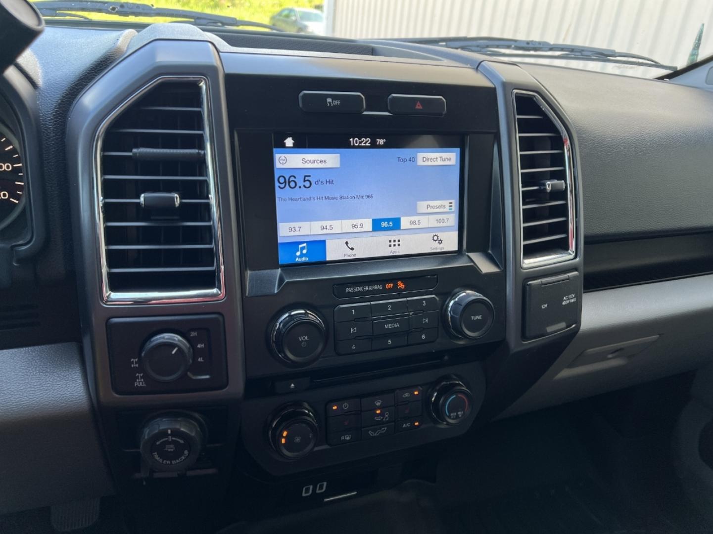 2016 SILVER /Gray Leather Ford F-150 XLT SuperCrew 6.5-ft. Bed 4WD (1FTEW1EF6GK) with an 5.0L V8 engine, Automatic transmission, located at 2990 Old Orchard Rd., Jackson, MO, 63755, 37.354214, -89.612106 - We have financing available and we accept trades! Fill out a credit application on our website or come by today! If you have any questions, give us a call at (573) 204-7777 or visit our website at firstautocredit.com. - Photo#5
