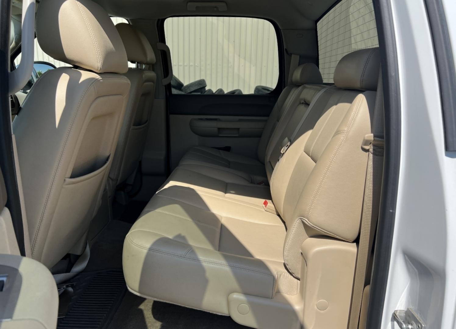 2013 WHITE /Tan Leather Chevrolet Silverado 1500 LT Crew Cab 4WD (3GCPKSE78DG) with an 5.3L V8 engine, Automatic transmission, located at 2990 Old Orchard Rd., Jackson, MO, 63755, 37.354214, -89.612106 - We have financing available and we accept trades! Fill out a credit application on our website or come by today! If you have any questions, give us a call at (573) 204-7777 or visit our website at firstautocredit.com. - Photo#6