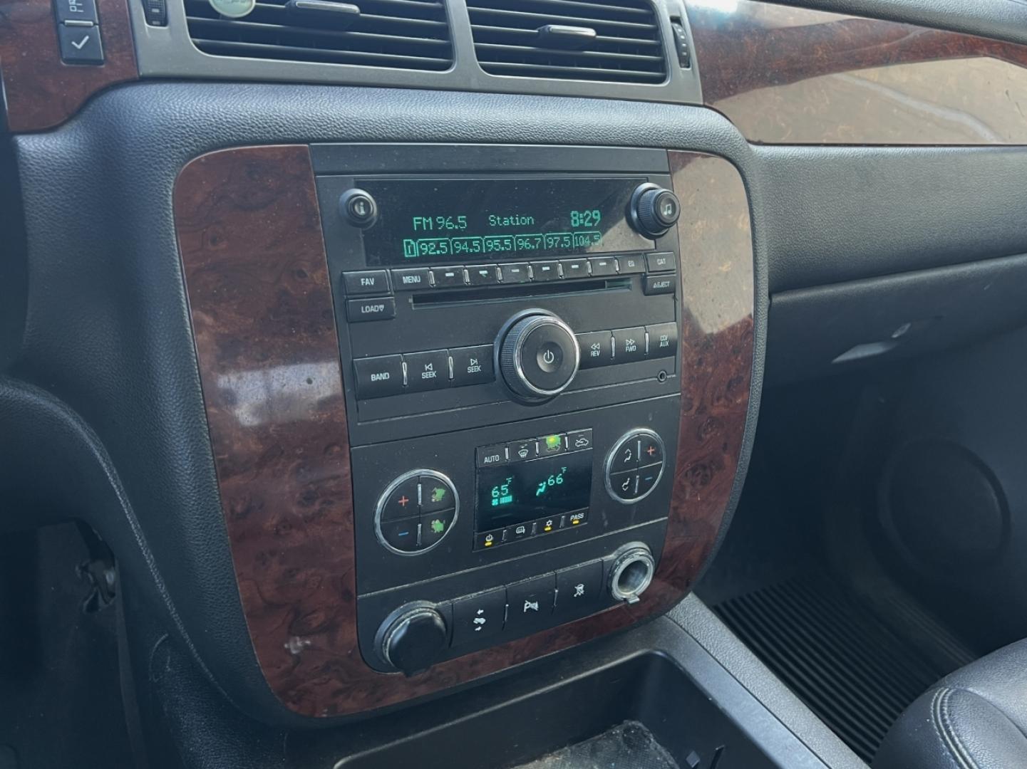 2009 MAROON /Black Leather Chevrolet Silverado 1500 LTZ Crew Cab 4WD (3GCEK33379G) with an 5.3L V8 engine, Automatic transmission, located at 2990 Old Orchard Rd., Jackson, MO, 63755, 37.354214, -89.612106 - We have financing available and we accept trades! Fill out a credit application on our website or come by today! If you have any questions, give us a call at (573) 204-7777 or visit our website at firstautocredit.com. - Photo#6