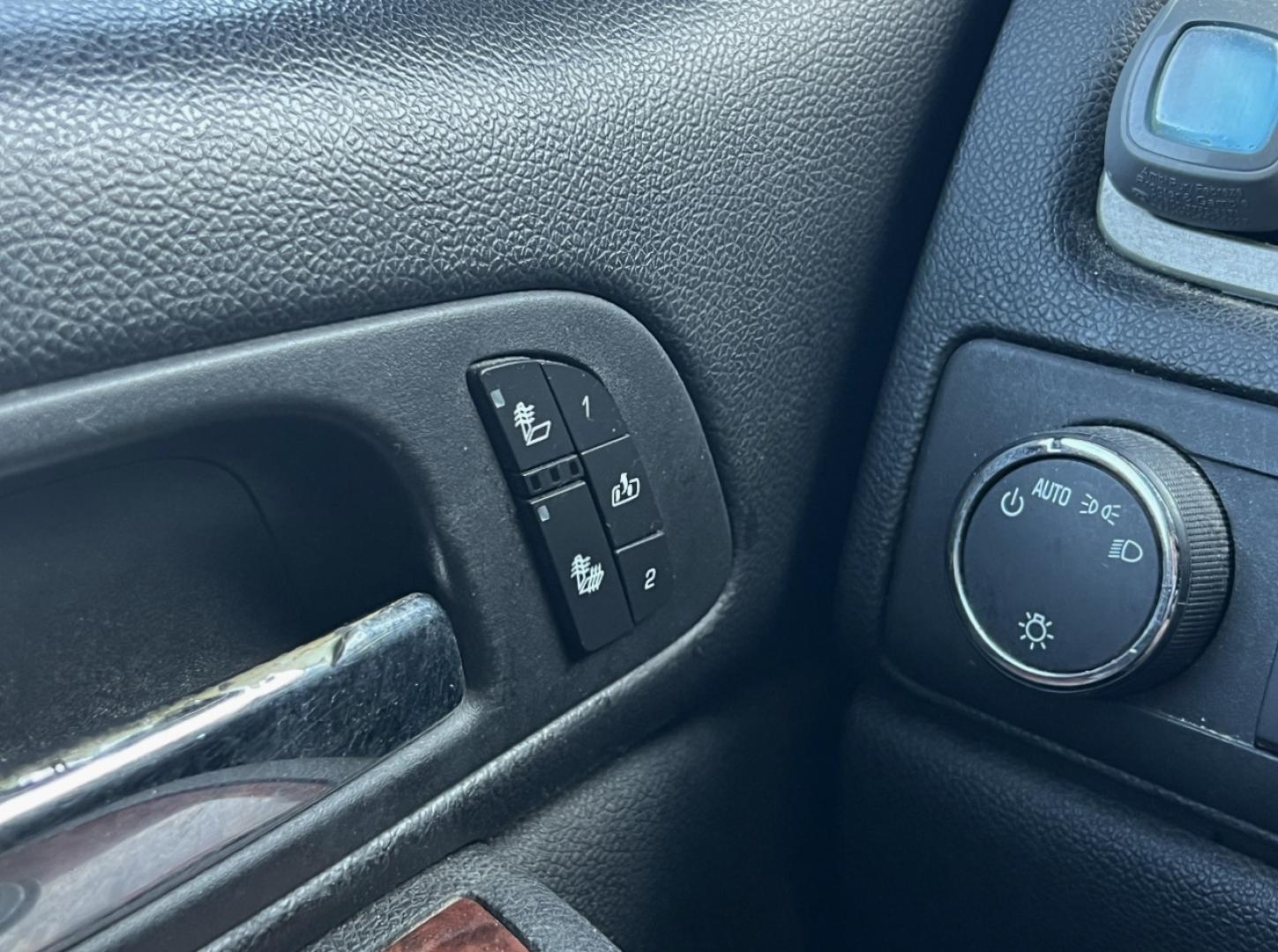 2009 MAROON /Black Leather Chevrolet Silverado 1500 LTZ Crew Cab 4WD (3GCEK33379G) with an 5.3L V8 engine, Automatic transmission, located at 2990 Old Orchard Rd., Jackson, MO, 63755, 37.354214, -89.612106 - We have financing available and we accept trades! Fill out a credit application on our website or come by today! If you have any questions, give us a call at (573) 204-7777 or visit our website at firstautocredit.com. - Photo#4