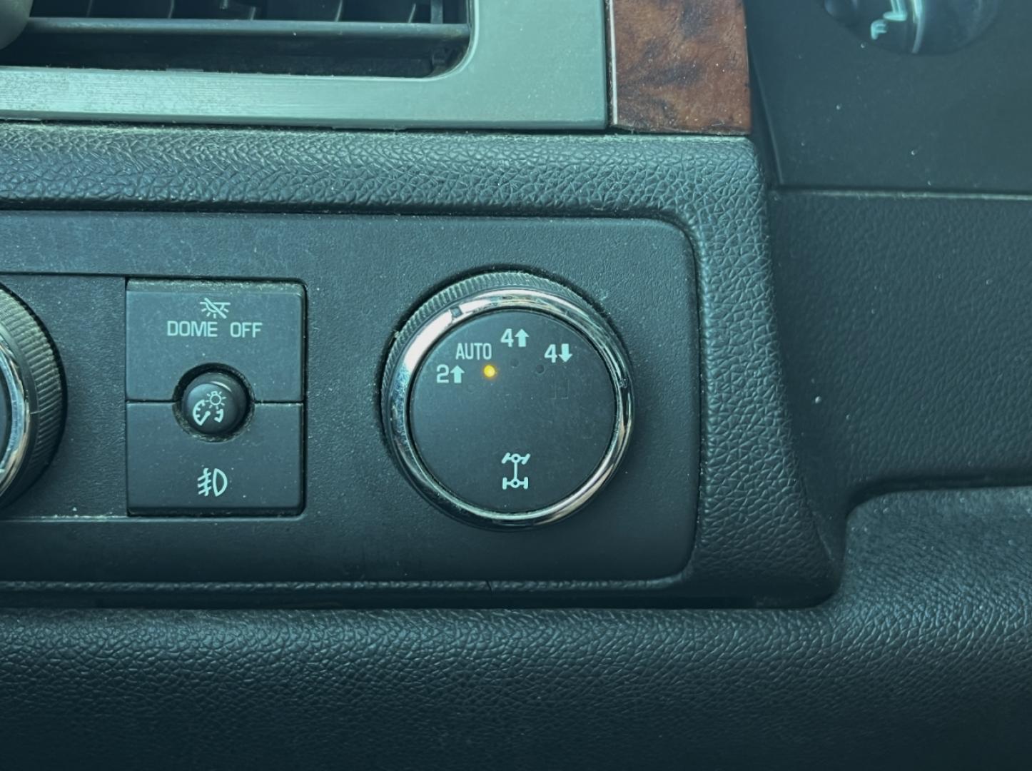 2009 MAROON /Black Leather Chevrolet Silverado 1500 LTZ Crew Cab 4WD (3GCEK33379G) with an 5.3L V8 engine, Automatic transmission, located at 2990 Old Orchard Rd., Jackson, MO, 63755, 37.354214, -89.612106 - We have financing available and we accept trades! Fill out a credit application on our website or come by today! If you have any questions, give us a call at (573) 204-7777 or visit our website at firstautocredit.com. - Photo#2