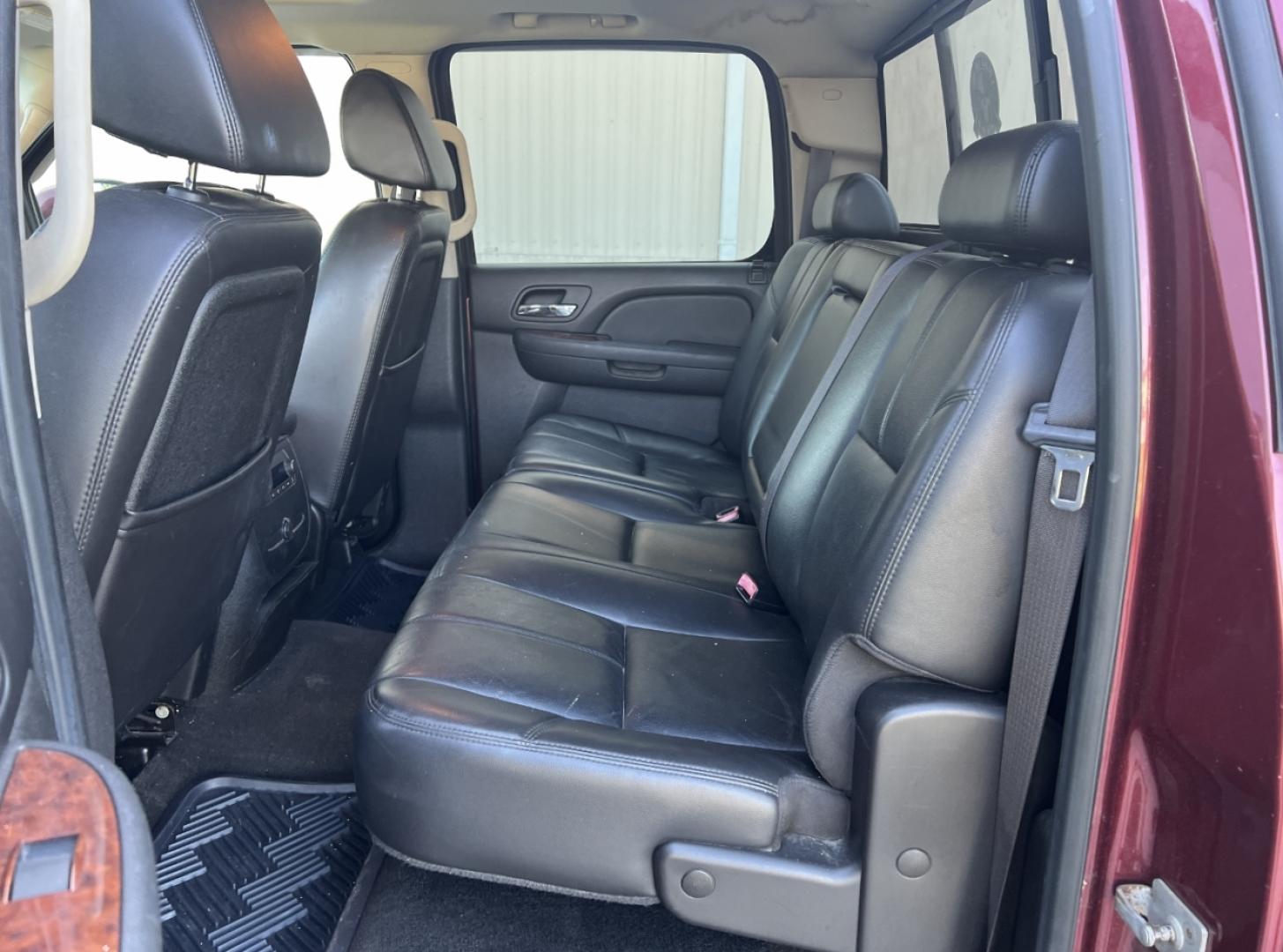 2009 MAROON /Black Leather Chevrolet Silverado 1500 LTZ Crew Cab 4WD (3GCEK33379G) with an 5.3L V8 engine, Automatic transmission, located at 2990 Old Orchard Rd., Jackson, MO, 63755, 37.354214, -89.612106 - We have financing available and we accept trades! Fill out a credit application on our website or come by today! If you have any questions, give us a call at (573) 204-7777 or visit our website at firstautocredit.com. - Photo#8