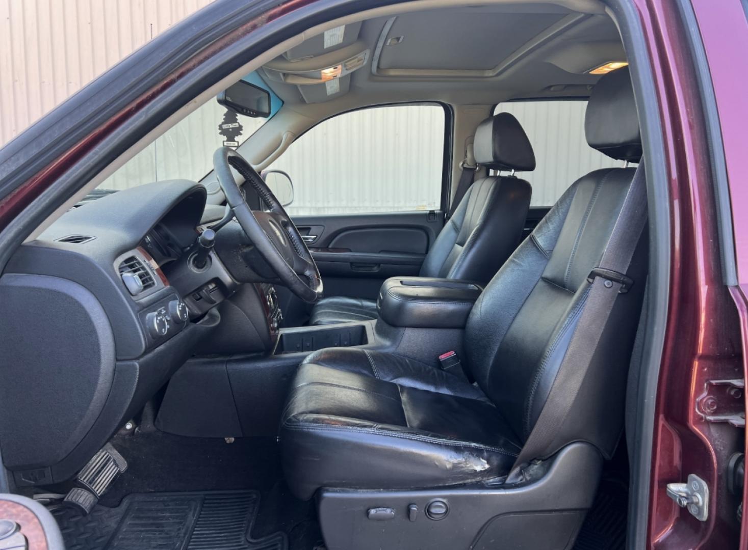 2009 MAROON /Black Leather Chevrolet Silverado 1500 LTZ Crew Cab 4WD (3GCEK33379G) with an 5.3L V8 engine, Automatic transmission, located at 2990 Old Orchard Rd., Jackson, MO, 63755, 37.354214, -89.612106 - We have financing available and we accept trades! Fill out a credit application on our website or come by today! If you have any questions, give us a call at (573) 204-7777 or visit our website at firstautocredit.com. - Photo#7