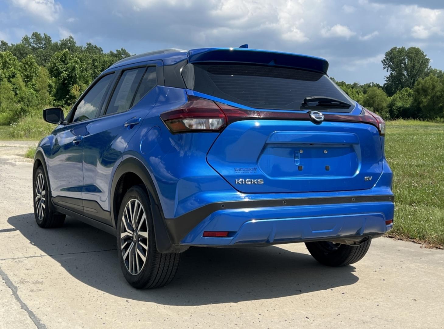 2021 BLUE /Black Cloth Nissan Kicks SV (3N1CP5CV5ML) with an 1.6L 4 Cyl. engine, CVT transmission, located at 506 S. Kingshighway, Cape Girardeau, MO, 63703, (573) 235-5000, 37.294991, -89.553635 - 2021 Nissan Kicks SV 46xxx miles Front Wheel Drive 1.6L 4 Cyl. Automatic Backup Camera Bluetooth Cruise Remote Start Power Windows/Locks/Mirrors We have financing available and we accept trades! Fill out a credit application on our website or come by today! If you have any questions, give - Photo#8
