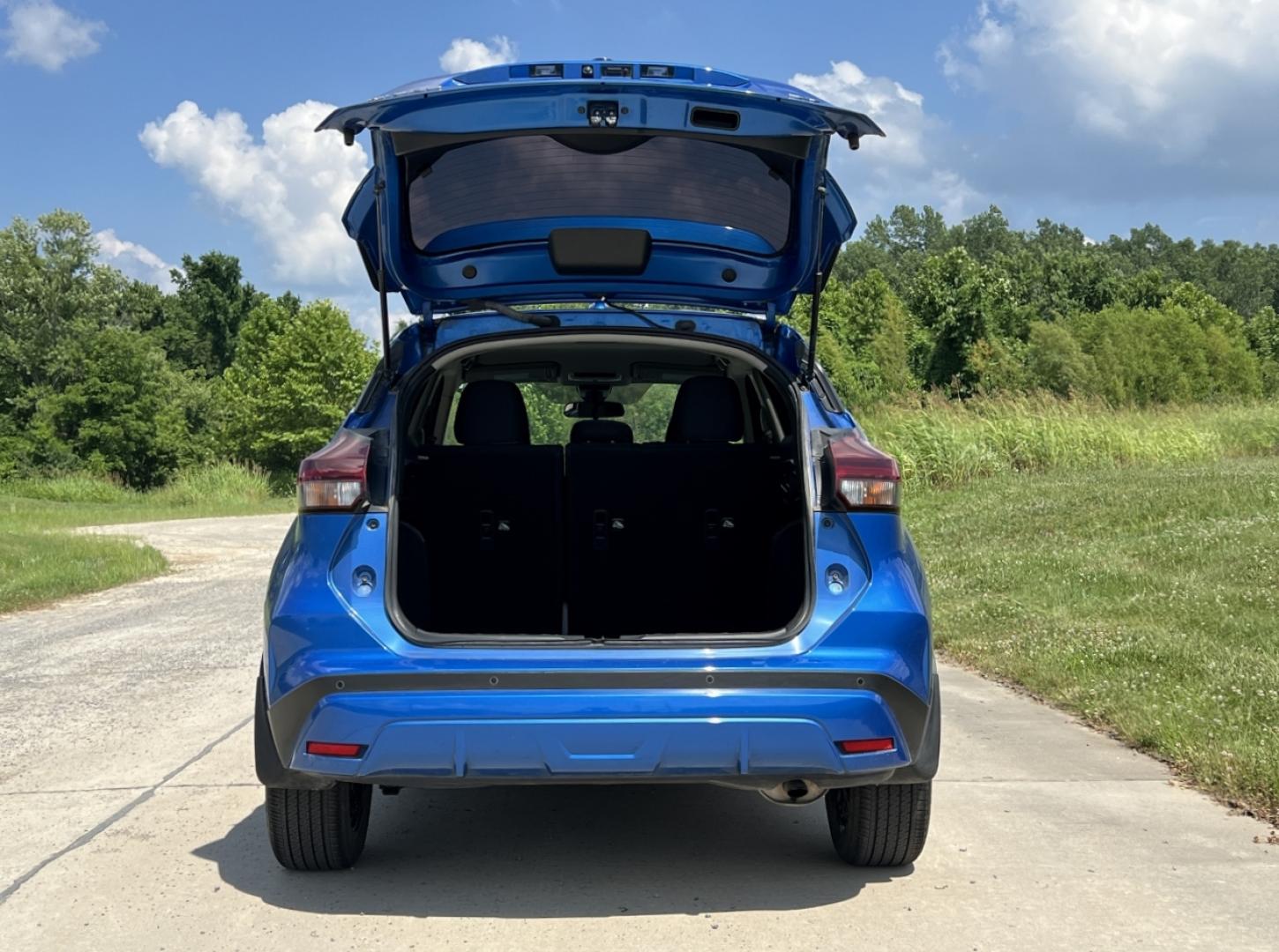2021 BLUE /Black Cloth Nissan Kicks SV (3N1CP5CV5ML) with an 1.6L 4 Cyl. engine, CVT transmission, located at 506 S. Kingshighway, Cape Girardeau, MO, 63703, (573) 235-5000, 37.294991, -89.553635 - 2021 Nissan Kicks SV 46xxx miles Front Wheel Drive 1.6L 4 Cyl. Automatic Backup Camera Bluetooth Cruise Remote Start Power Windows/Locks/Mirrors We have financing available and we accept trades! Fill out a credit application on our website or come by today! If you have any questions, give - Photo#17
