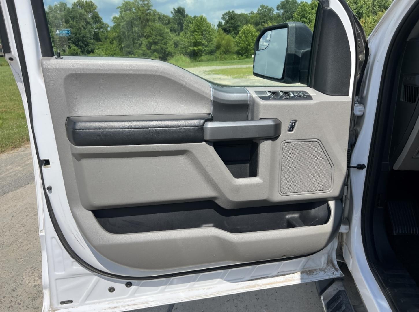 2016 WHITE /Gray Cloth Ford F-150 XLT SuperCrew 6.5-ft. Bed 4WD (1FTEW1EP7GK) with an 2.7L V6 engine, Automatic transmission, located at 506 S. Kingshighway, Cape Girardeau, MO, 63703, (573) 235-5000, 37.294994, -89.556206 - 2016 Ford F-150 XLT Local 1-Owner Only 97xxx miles 4x4 2.7L V6 Automatic Backup Camera Power/Heated Seats Bluetooth Remote Start Cruise Power Windows/Locks/Mirrors We have financing available and we accept trades! Fill out a credit application on our website or come by today! If you hav - Photo#14