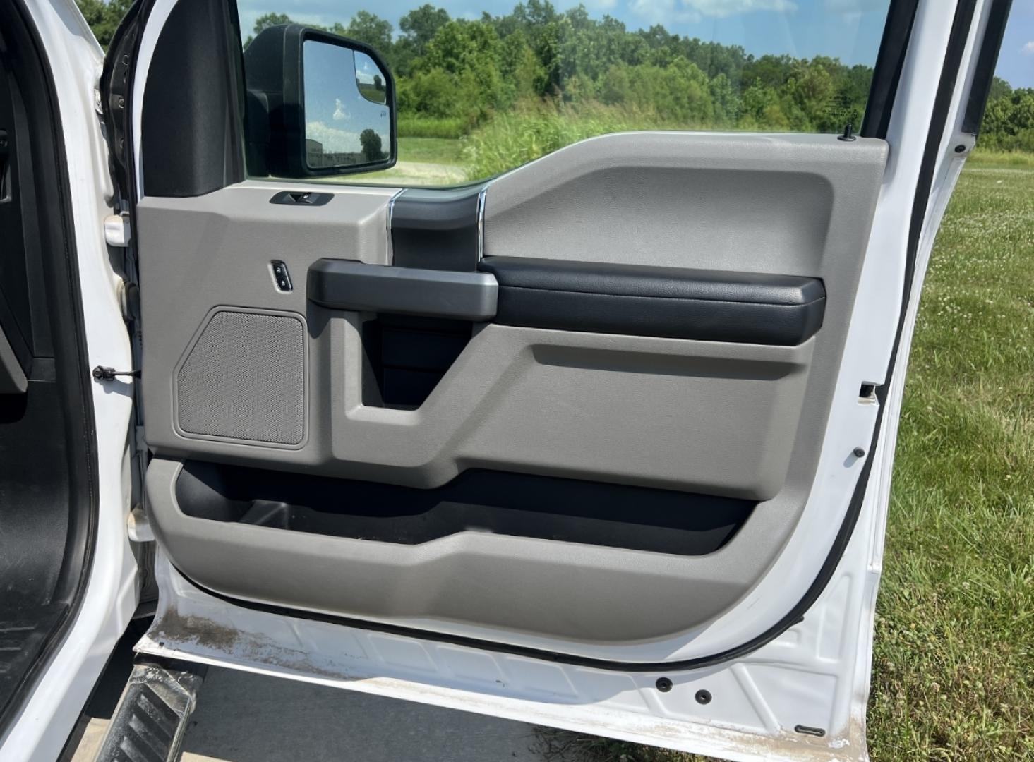2016 WHITE /Gray Cloth Ford F-150 XLT SuperCrew 6.5-ft. Bed 4WD (1FTEW1EP7GK) with an 2.7L V6 engine, Automatic transmission, located at 506 S. Kingshighway, Cape Girardeau, MO, 63703, (573) 235-5000, 37.294994, -89.556206 - 2016 Ford F-150 XLT Local 1-Owner Only 97xxx miles 4x4 2.7L V6 Automatic Backup Camera Power/Heated Seats Bluetooth Remote Start Cruise Power Windows/Locks/Mirrors We have financing available and we accept trades! Fill out a credit application on our website or come by today! If you hav - Photo#16