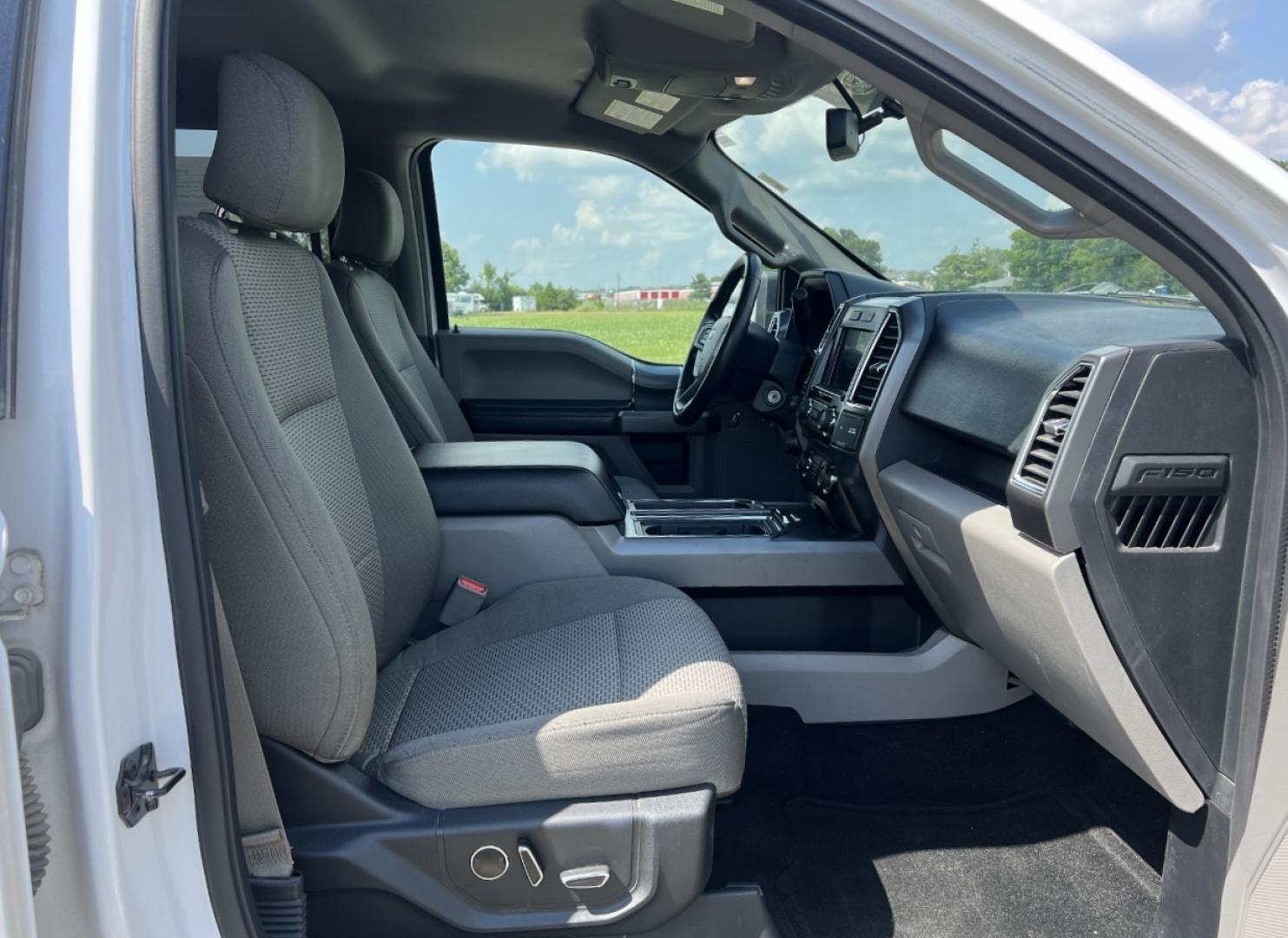 2016 WHITE /Gray Cloth Ford F-150 XLT SuperCrew 6.5-ft. Bed 4WD (1FTEW1EP7GK) with an 2.7L V6 engine, Automatic transmission, located at 506 S. Kingshighway, Cape Girardeau, MO, 63703, (573) 235-5000, 37.294994, -89.556206 - 2016 Ford F-150 XLT Local 1-Owner Only 97xxx miles 4x4 2.7L V6 Automatic Backup Camera Power/Heated Seats Bluetooth Remote Start Cruise Power Windows/Locks/Mirrors We have financing available and we accept trades! Fill out a credit application on our website or come by today! If you hav - Photo#17