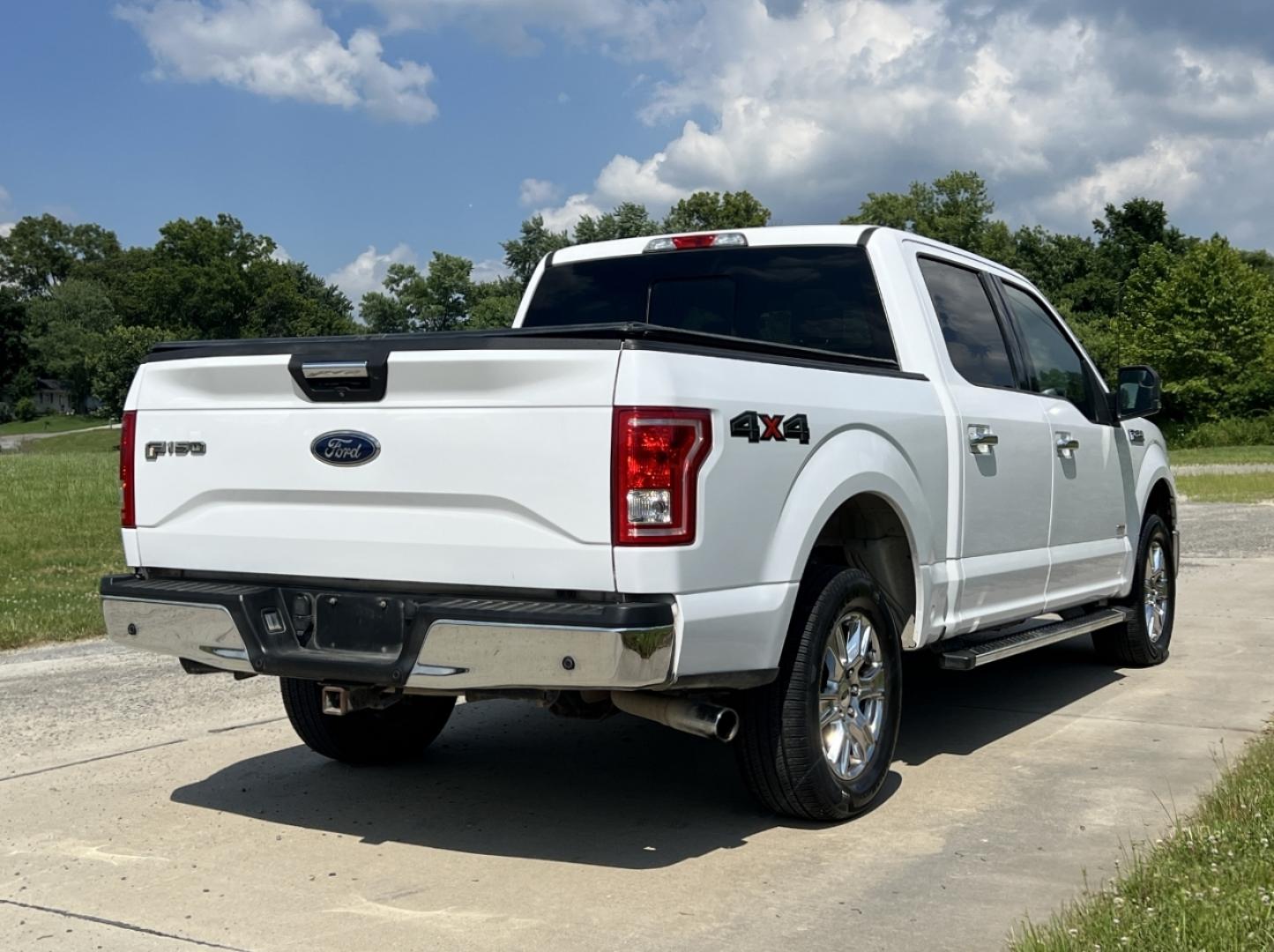 2016 WHITE /Gray Cloth Ford F-150 XLT SuperCrew 6.5-ft. Bed 4WD (1FTEW1EP7GK) with an 2.7L V6 engine, Automatic transmission, located at 506 S. Kingshighway, Cape Girardeau, MO, 63703, (573) 235-5000, 37.294994, -89.556206 - 2016 Ford F-150 XLT Local 1-Owner Only 97xxx miles 4x4 2.7L V6 Automatic Backup Camera Power/Heated Seats Bluetooth Remote Start Cruise Power Windows/Locks/Mirrors We have financing available and we accept trades! Fill out a credit application on our website or come by today! If you hav - Photo#10