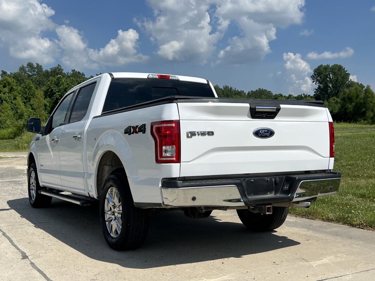 2016 WHITE /Gray Cloth Ford F-150 XLT SuperCrew 6.5-ft. Bed 4WD (1FTEW1EP7GK) with an 2.7L V6 engine, Automatic transmission, located at 506 S. Kingshighway, Cape Girardeau, MO, 63703, (573) 235-5000, 37.294994, -89.556206 - 2016 Ford F-150 XLT Local 1-Owner Only 97xxx miles 4x4 2.7L V6 Automatic Backup Camera Power/Heated Seats Bluetooth Remote Start Cruise Power Windows/Locks/Mirrors We have financing available and we accept trades! Fill out a credit application on our website or come by today! If you hav - Photo#11
