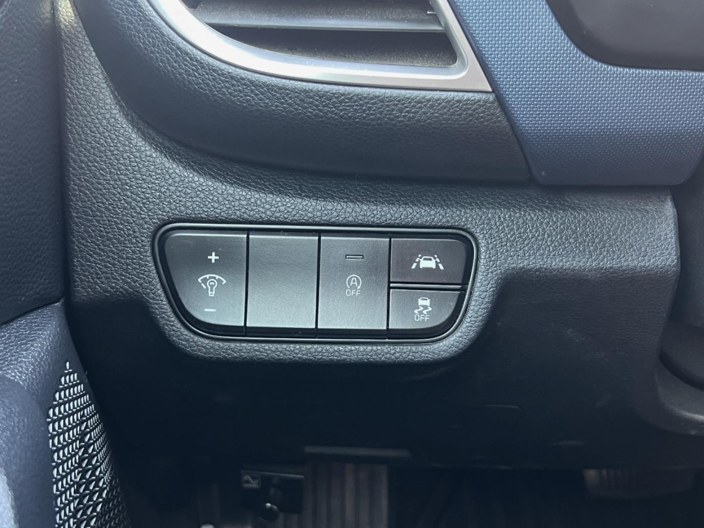 2021 WHITE /Gray Cloth Kia Seltos S AWD (KNDEUCAA3M7) with an 2.0L 4 Cyl. engine, CVT transmission, located at 506 S. Kingshighway, Cape Girardeau, MO, 63703, (573) 235-5000, 37.294994, -89.556206 - 2021 Kia Seltos S 1-Owner 67xxx miles All Wheel Drive 2.0L 4 Cyl. Automatic Backup Camera Heated Seats Bluetooth Cruise Power Windows/Locks/Mirrors We have financing available and we accept trades! Fill out a credit application on our website or come by today! If you have any questions, - Photo#27