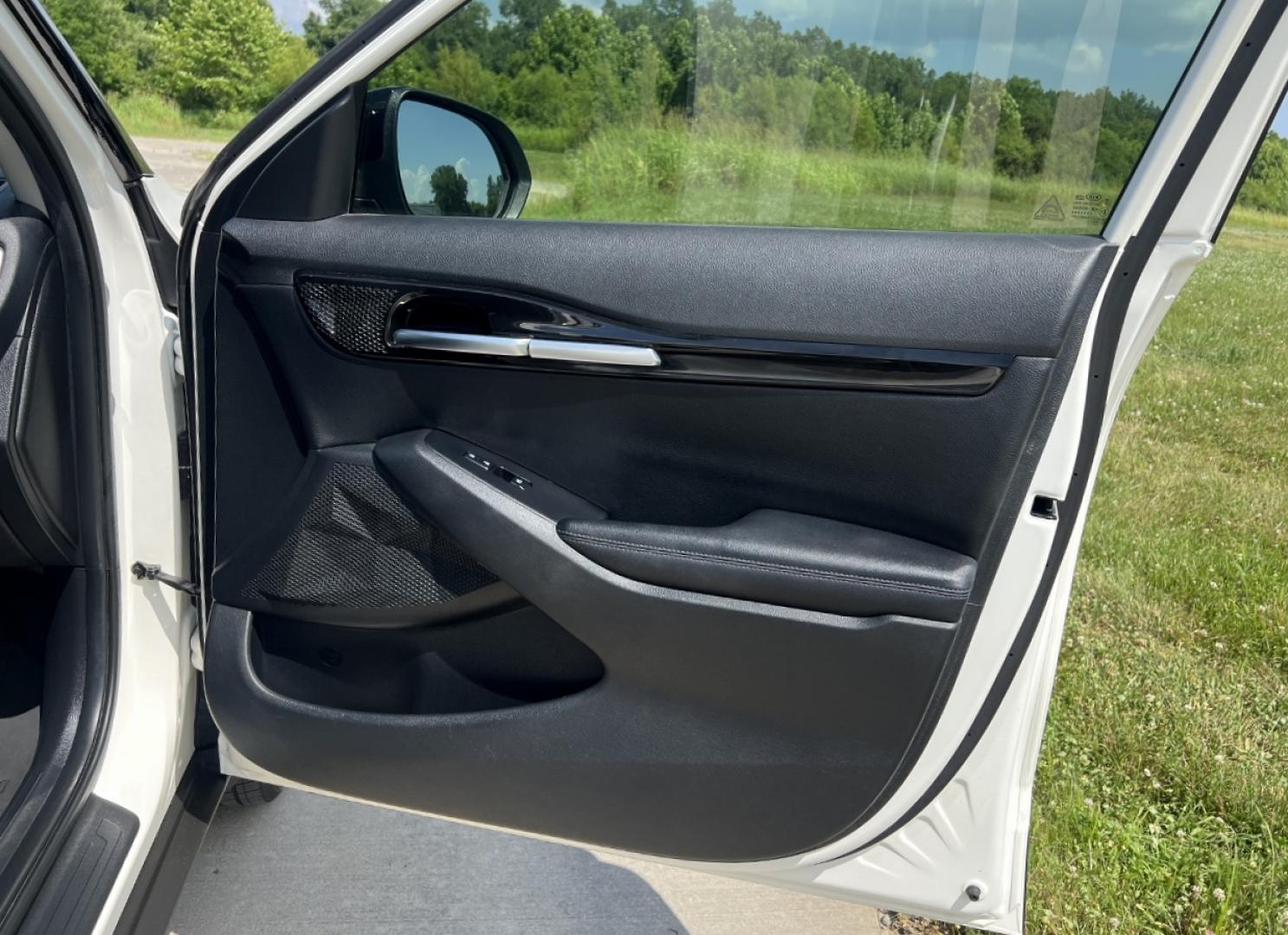 2021 WHITE /Gray Cloth Kia Seltos S AWD (KNDEUCAA3M7) with an 2.0L 4 Cyl. engine, CVT transmission, located at 506 S. Kingshighway, Cape Girardeau, MO, 63703, (573) 235-5000, 37.294994, -89.556206 - 2021 Kia Seltos S 1-Owner 67xxx miles All Wheel Drive 2.0L 4 Cyl. Automatic Backup Camera Heated Seats Bluetooth Cruise Power Windows/Locks/Mirrors We have financing available and we accept trades! Fill out a credit application on our website or come by today! If you have any questions, - Photo#13