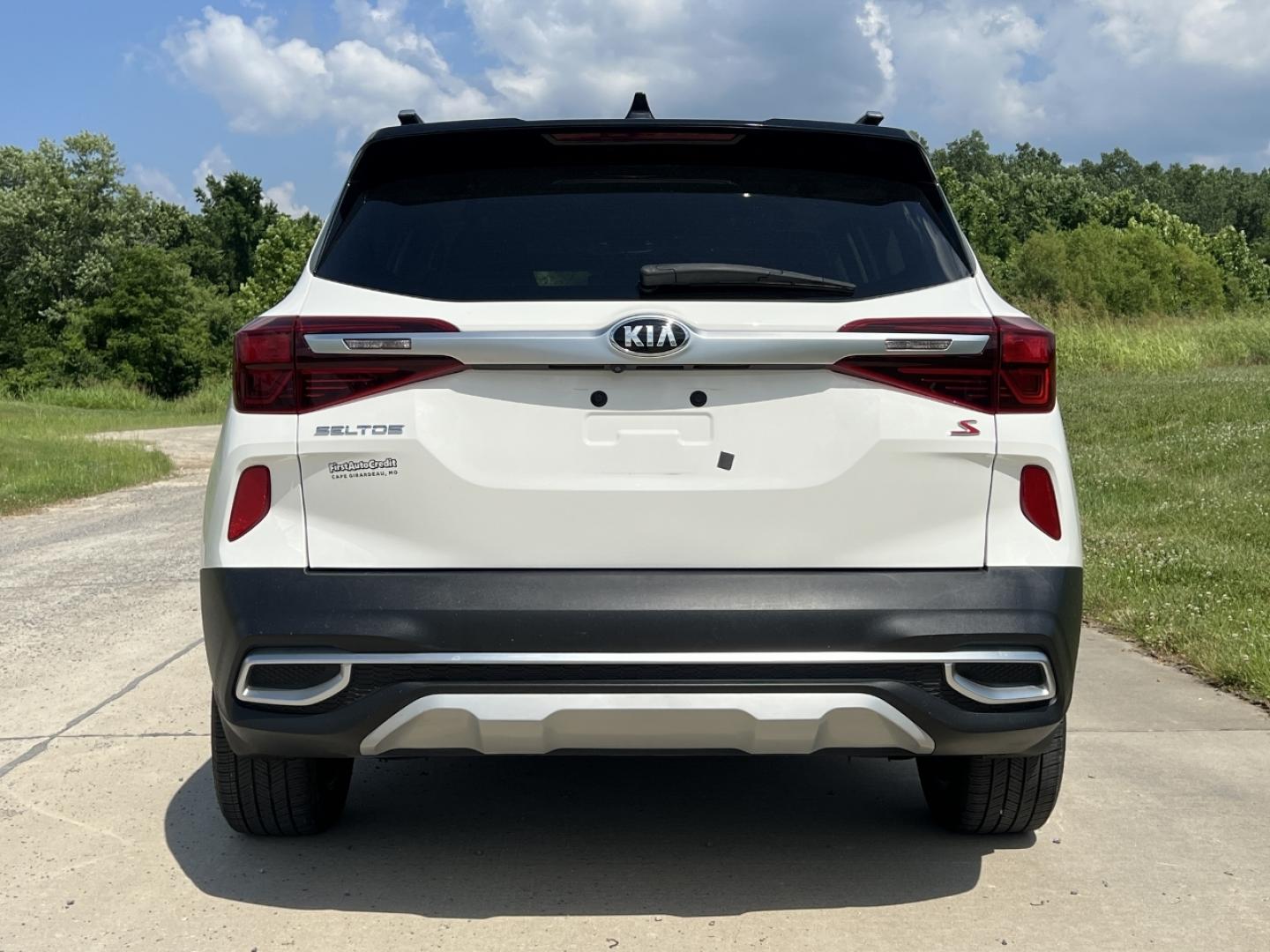 2021 WHITE /Gray Cloth Kia Seltos S AWD (KNDEUCAA3M7) with an 2.0L 4 Cyl. engine, CVT transmission, located at 506 S. Kingshighway, Cape Girardeau, MO, 63703, (573) 235-5000, 37.294994, -89.556206 - 2021 Kia Seltos S 1-Owner 67xxx miles All Wheel Drive 2.0L 4 Cyl. Automatic Backup Camera Heated Seats Bluetooth Cruise Power Windows/Locks/Mirrors We have financing available and we accept trades! Fill out a credit application on our website or come by today! If you have any questions, - Photo#9