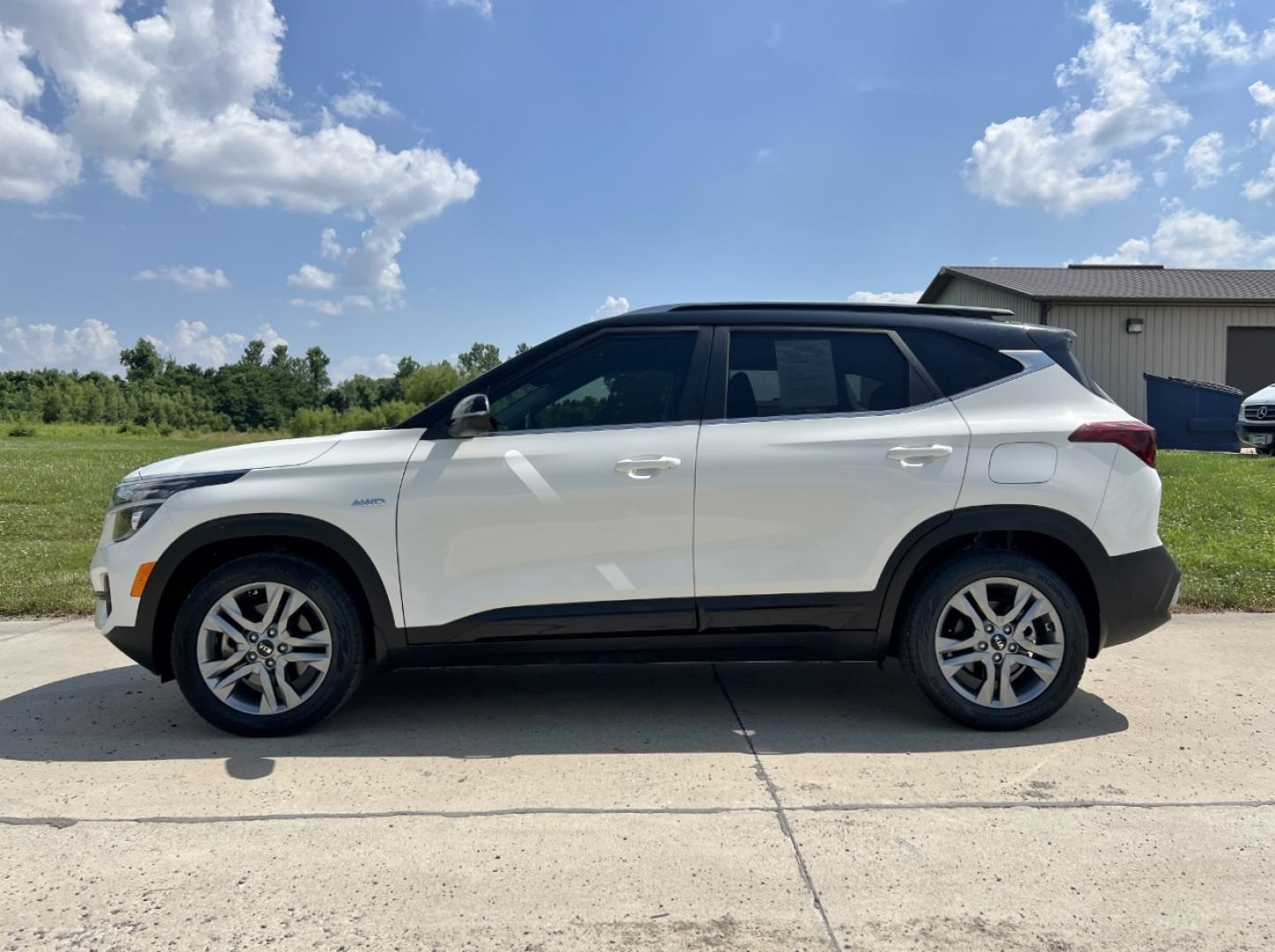 2021 WHITE /Gray Cloth Kia Seltos S AWD (KNDEUCAA3M7) with an 2.0L 4 Cyl. engine, CVT transmission, located at 506 S. Kingshighway, Cape Girardeau, MO, 63703, (573) 235-5000, 37.294994, -89.556206 - 2021 Kia Seltos S 1-Owner 67xxx miles All Wheel Drive 2.0L 4 Cyl. Automatic Backup Camera Heated Seats Bluetooth Cruise Power Windows/Locks/Mirrors We have financing available and we accept trades! Fill out a credit application on our website or come by today! If you have any questions, - Photo#5