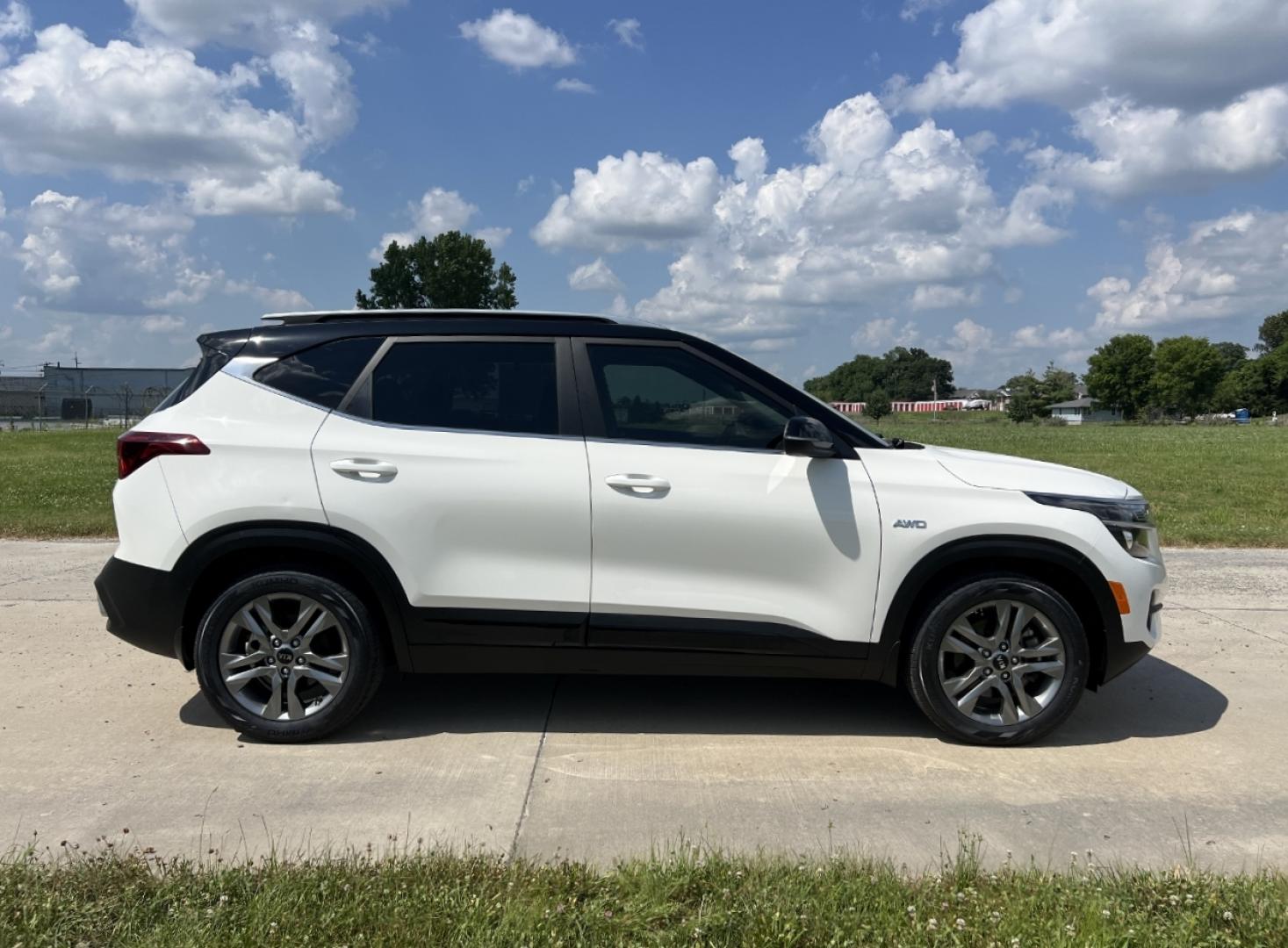 2021 WHITE /Gray Cloth Kia Seltos S AWD (KNDEUCAA3M7) with an 2.0L 4 Cyl. engine, CVT transmission, located at 506 S. Kingshighway, Cape Girardeau, MO, 63703, (573) 235-5000, 37.294994, -89.556206 - 2021 Kia Seltos S 1-Owner 67xxx miles All Wheel Drive 2.0L 4 Cyl. Automatic Backup Camera Heated Seats Bluetooth Cruise Power Windows/Locks/Mirrors We have financing available and we accept trades! Fill out a credit application on our website or come by today! If you have any questions, - Photo#6