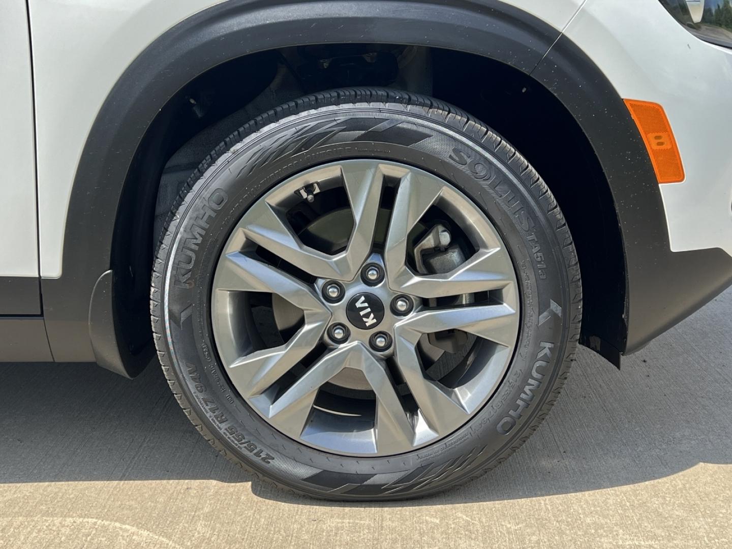 2021 WHITE /Gray Cloth Kia Seltos S AWD (KNDEUCAA3M7) with an 2.0L 4 Cyl. engine, CVT transmission, located at 506 S. Kingshighway, Cape Girardeau, MO, 63703, (573) 235-5000, 37.294994, -89.556206 - 2021 Kia Seltos S 1-Owner 67xxx miles All Wheel Drive 2.0L 4 Cyl. Automatic Backup Camera Heated Seats Bluetooth Cruise Power Windows/Locks/Mirrors We have financing available and we accept trades! Fill out a credit application on our website or come by today! If you have any questions, - Photo#34